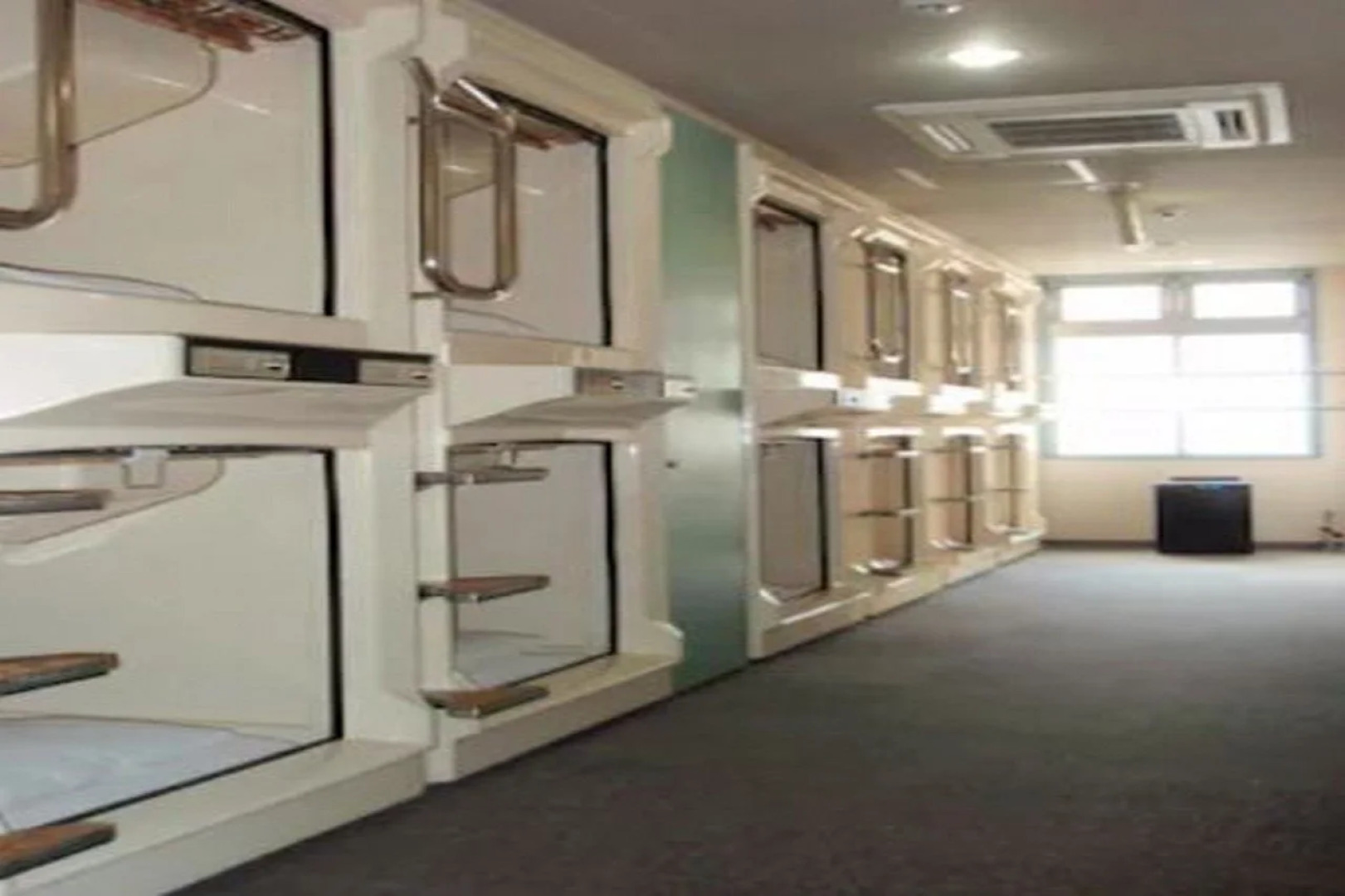 Capsule Hotel Kobe Sannomiya (Male Only)