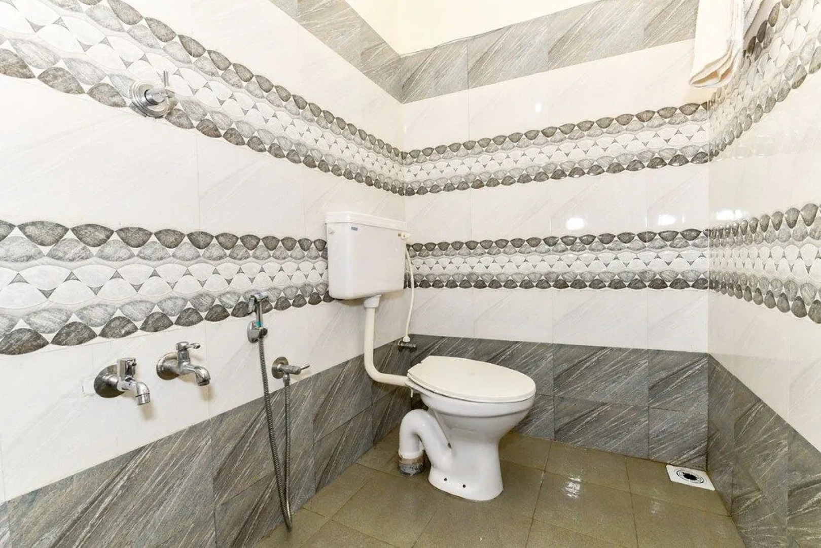 SilverKey Executive Stays 65165 Athani Residency