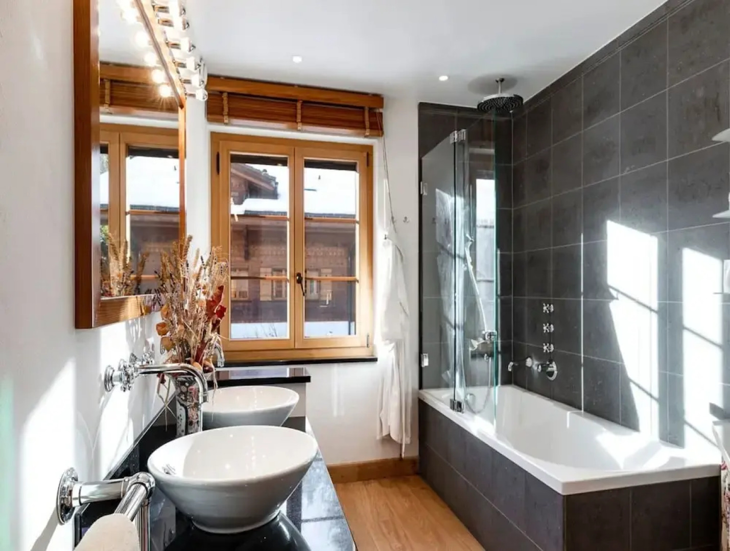 Beautiful Alpine Luxury Flat in Rougemont