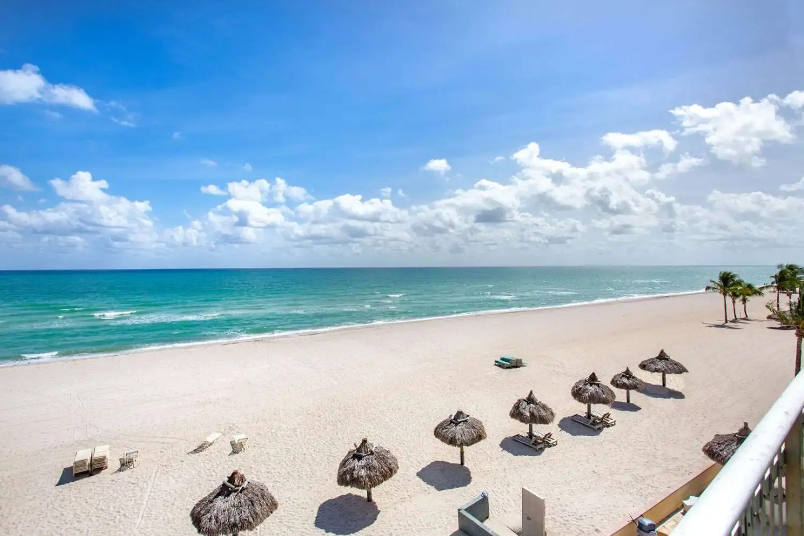 Days Hotel - Thunderbird Beach Resort