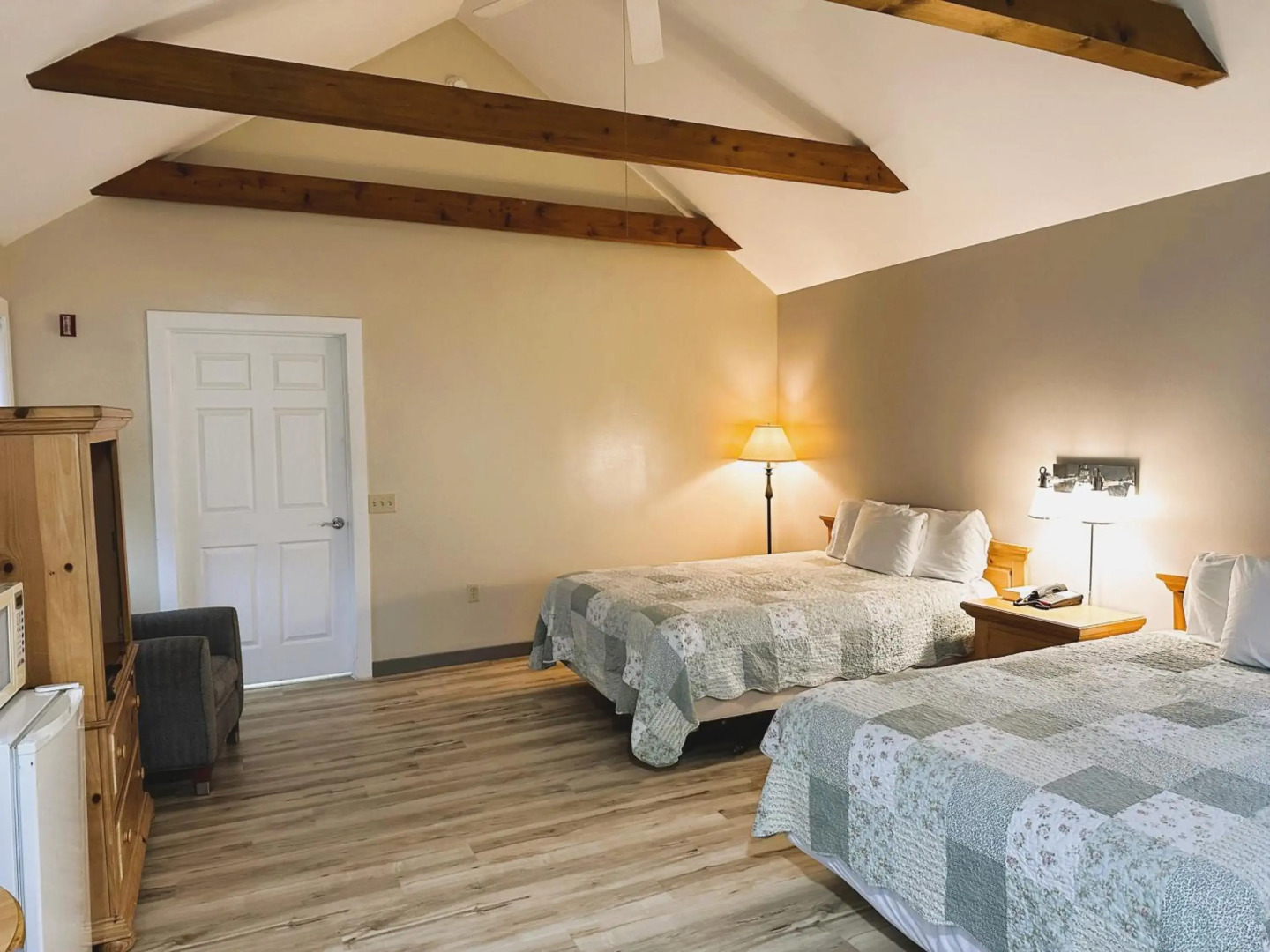 Spruce Lane Lodge and Cottages