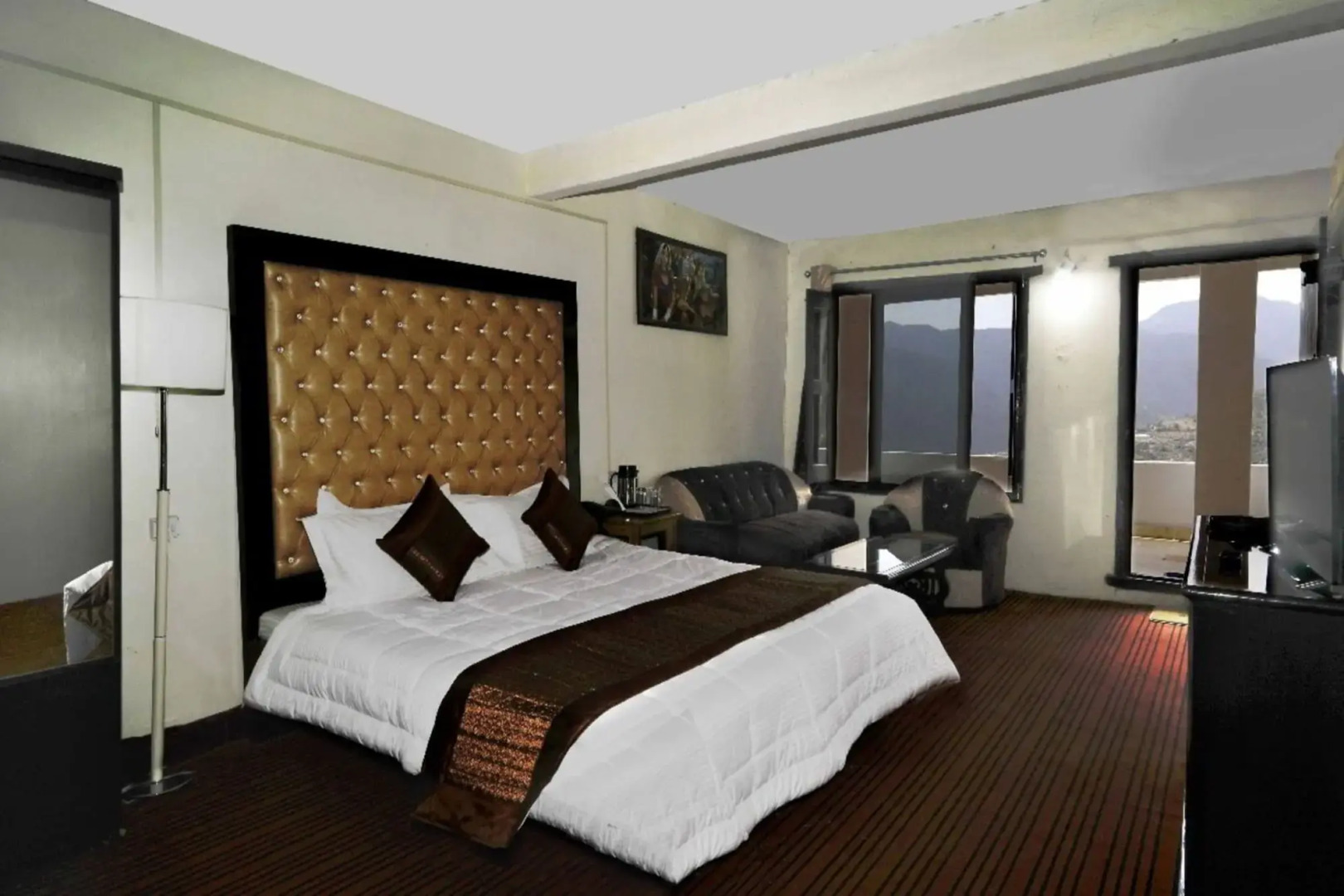 Hotel Kausani Retreat