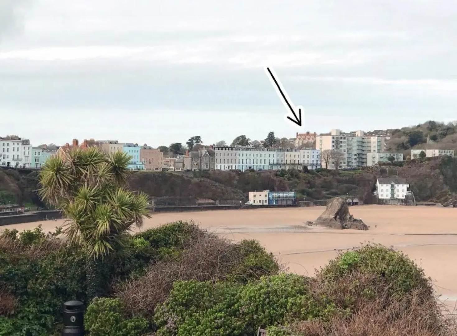 Apartment with Swimming Pool