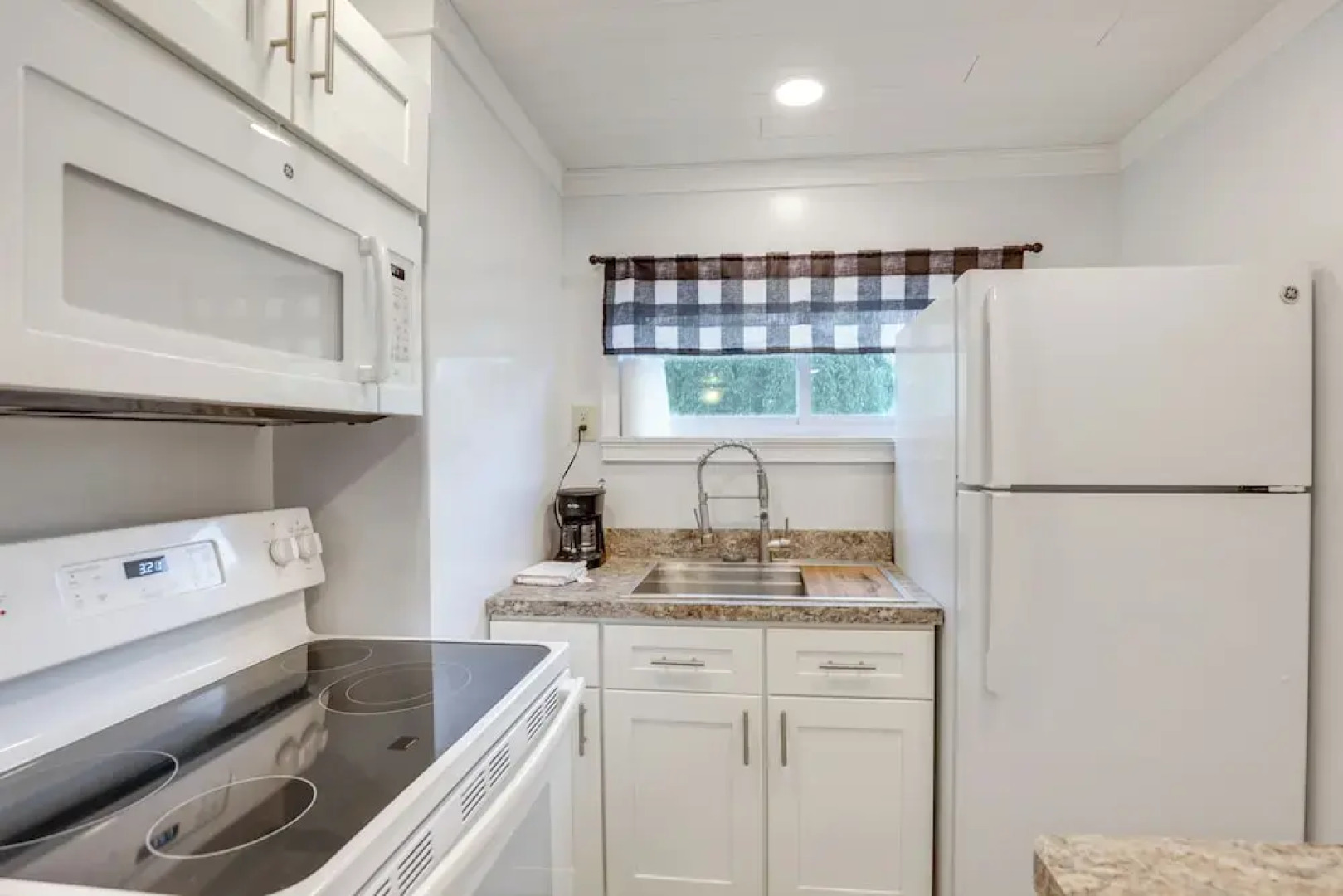 'little Piece of Heaven' Rental Near Dtwn Corning!