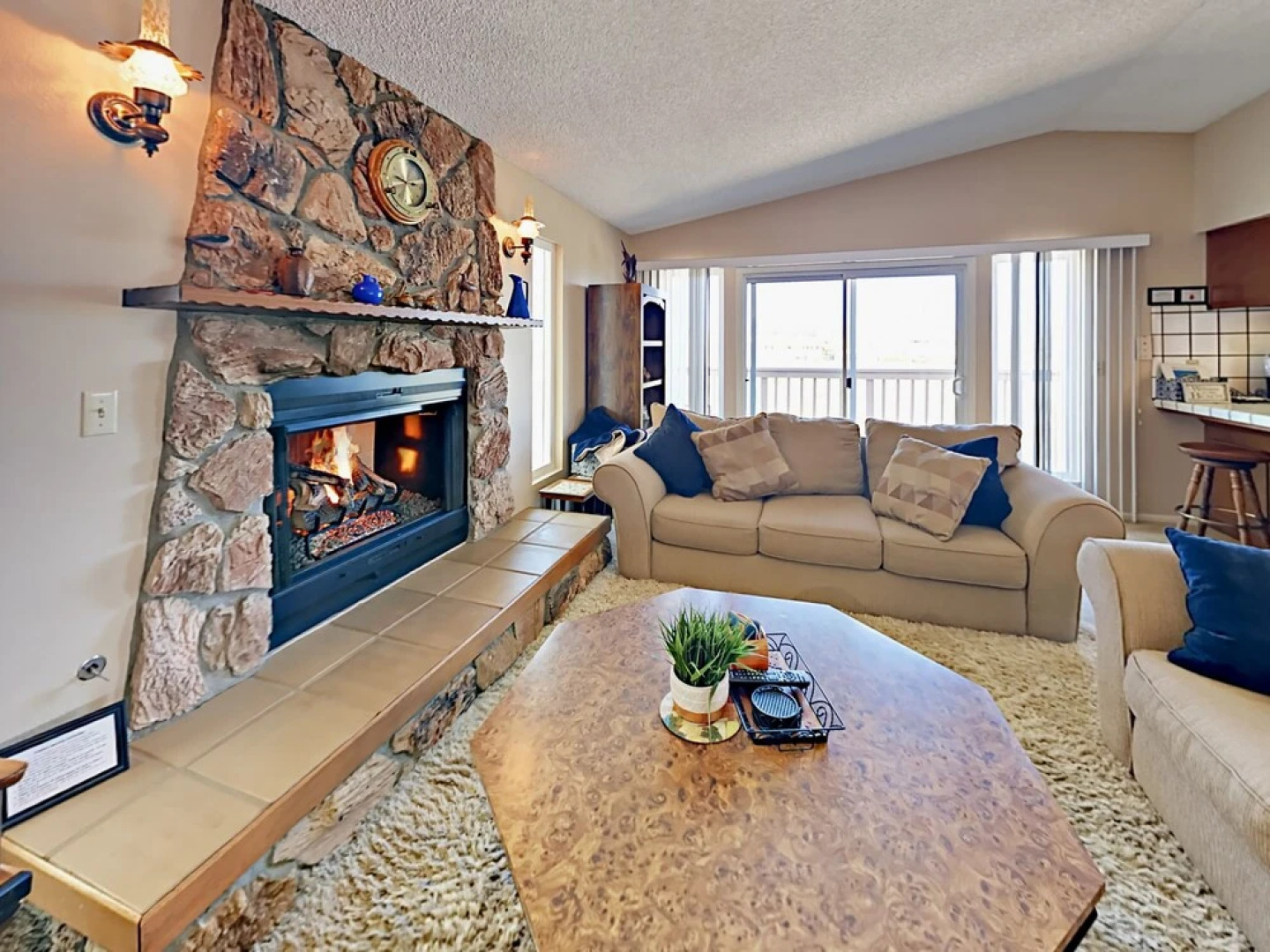 1740 Laguna Drive Home 3 Bedrooms 2 Bathrooms Home