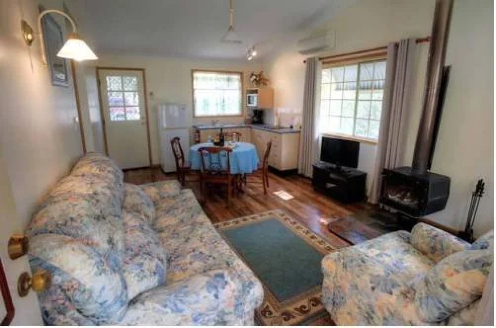 Accommodation Creek Cottages & Sundown View Suites