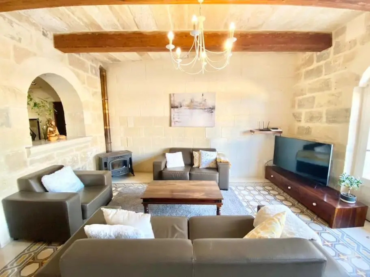 Villa Rossa Gozo - 5 bedroom ensuite with pool & jacuzzi