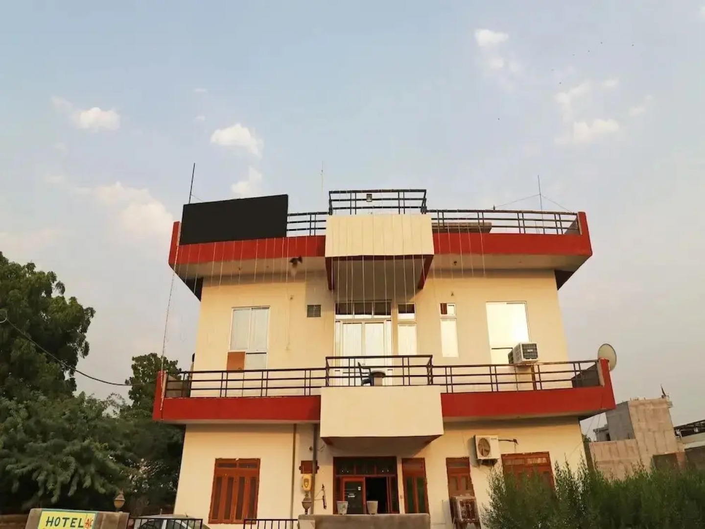 OYO 22644 Bhagat Palace
