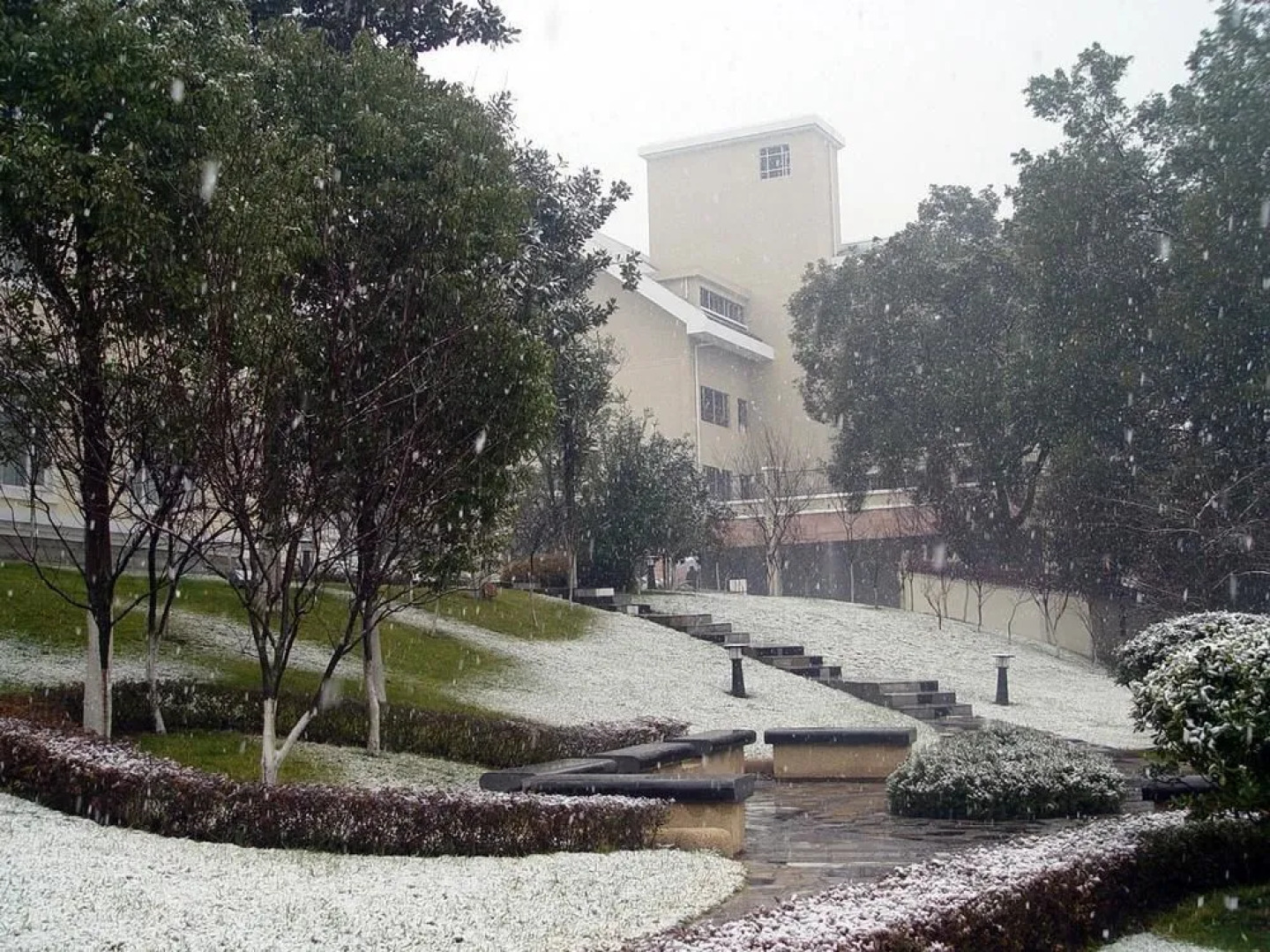 Yichang Guobin Garden Hotel