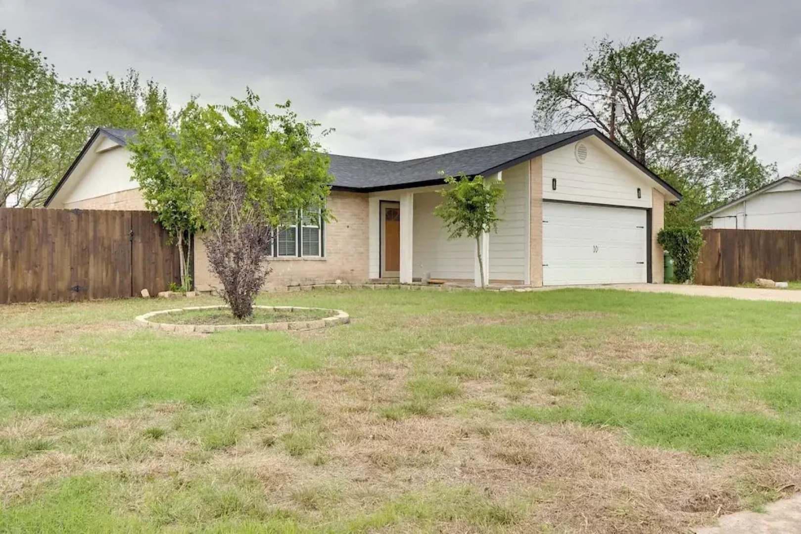 Round Rock Home With Large Yard: 20 Mi to Austin!