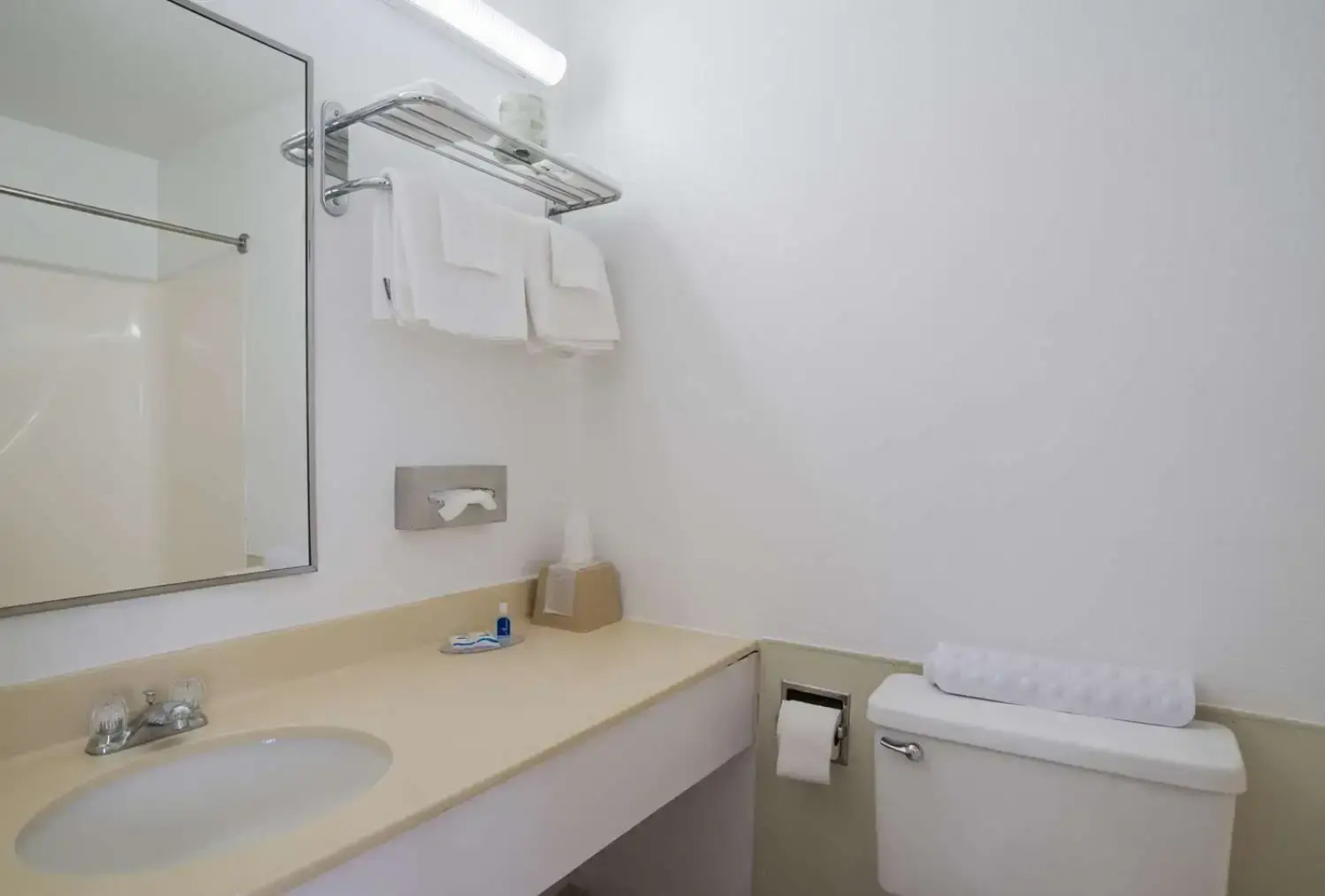 Rodeway Inn at Somers Cove Marina