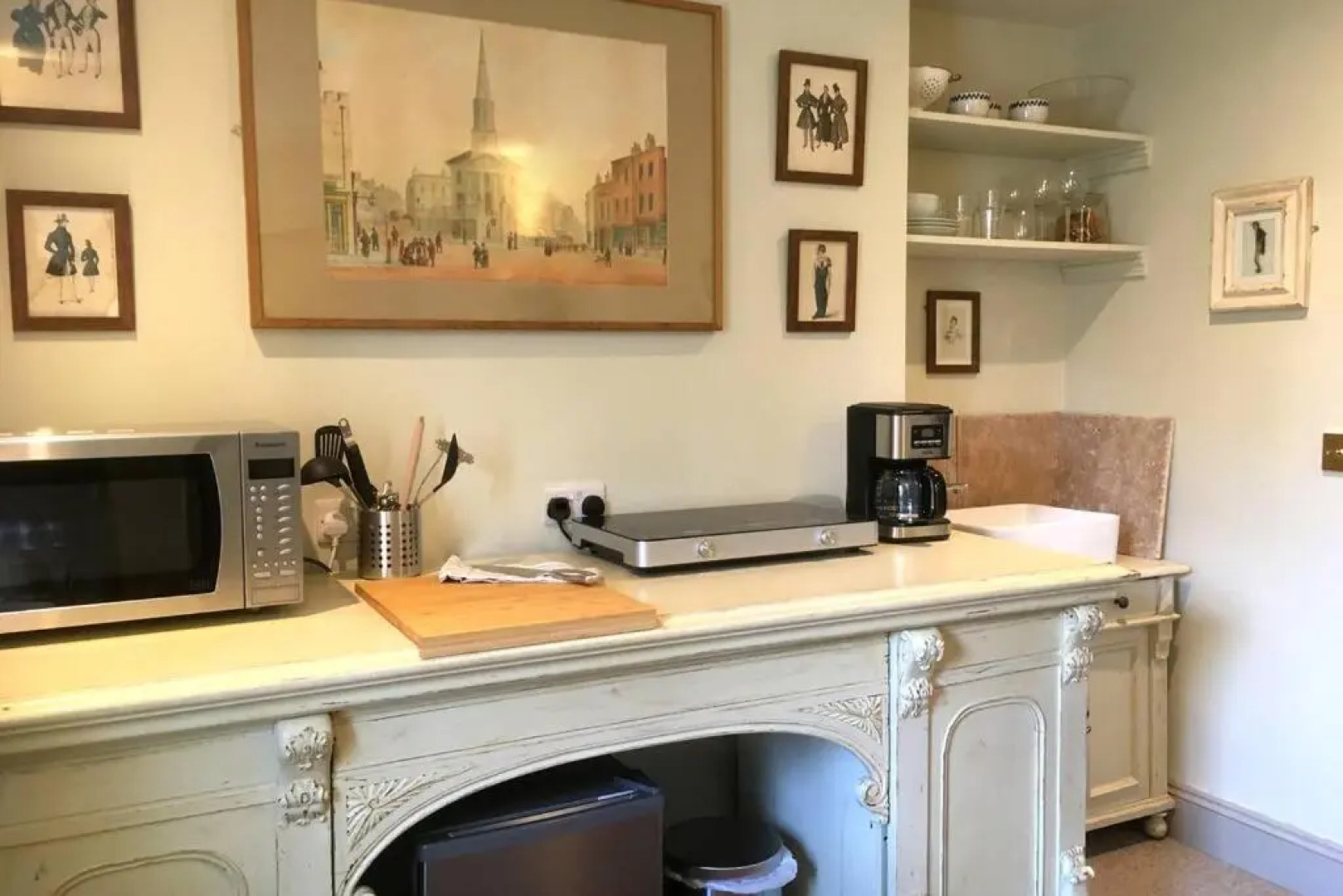 HORTUS HOUSE - Regency style apartment with attached parking