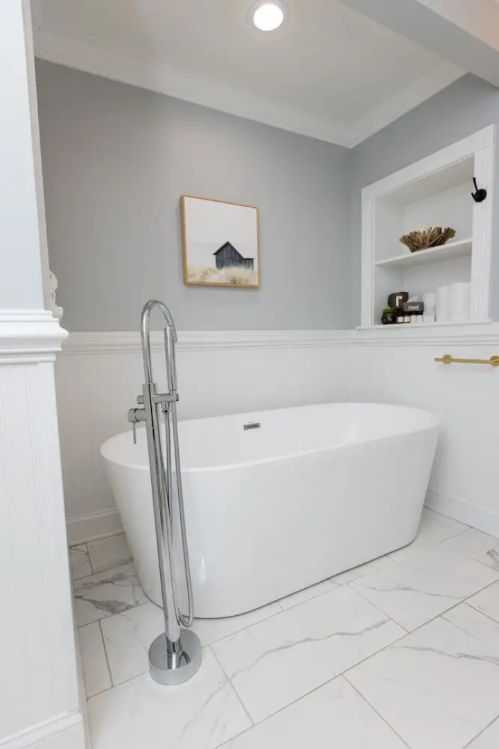 The Burrus House Inn Waterfront Suites
