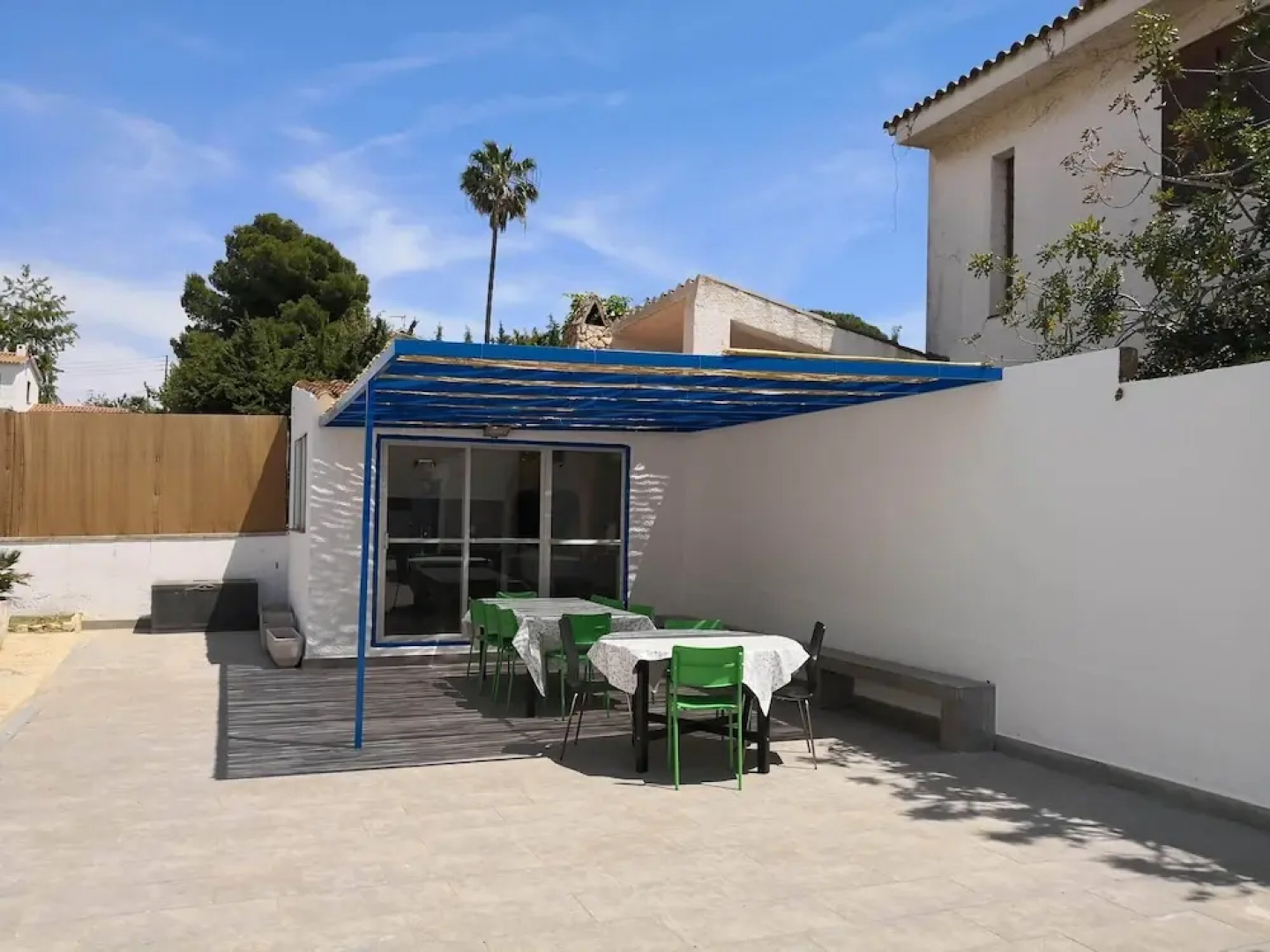 Villa con gran piscina en zona residencial