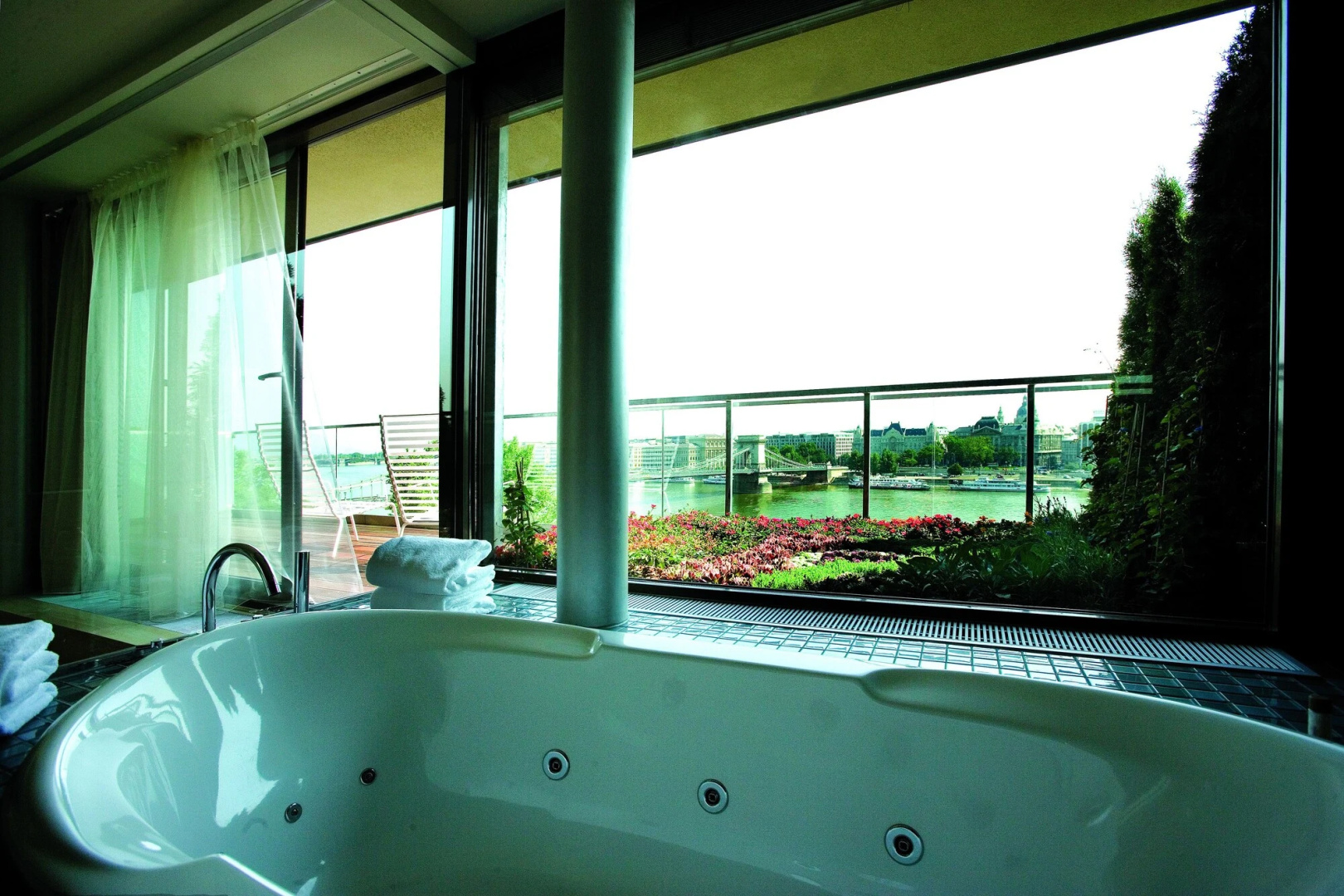Lanchid 19 Design Hotel