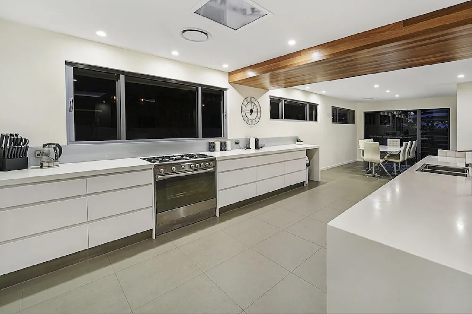Just in Paradise Waterfront 5 Bedroom Deluxe House Central Broadbeach