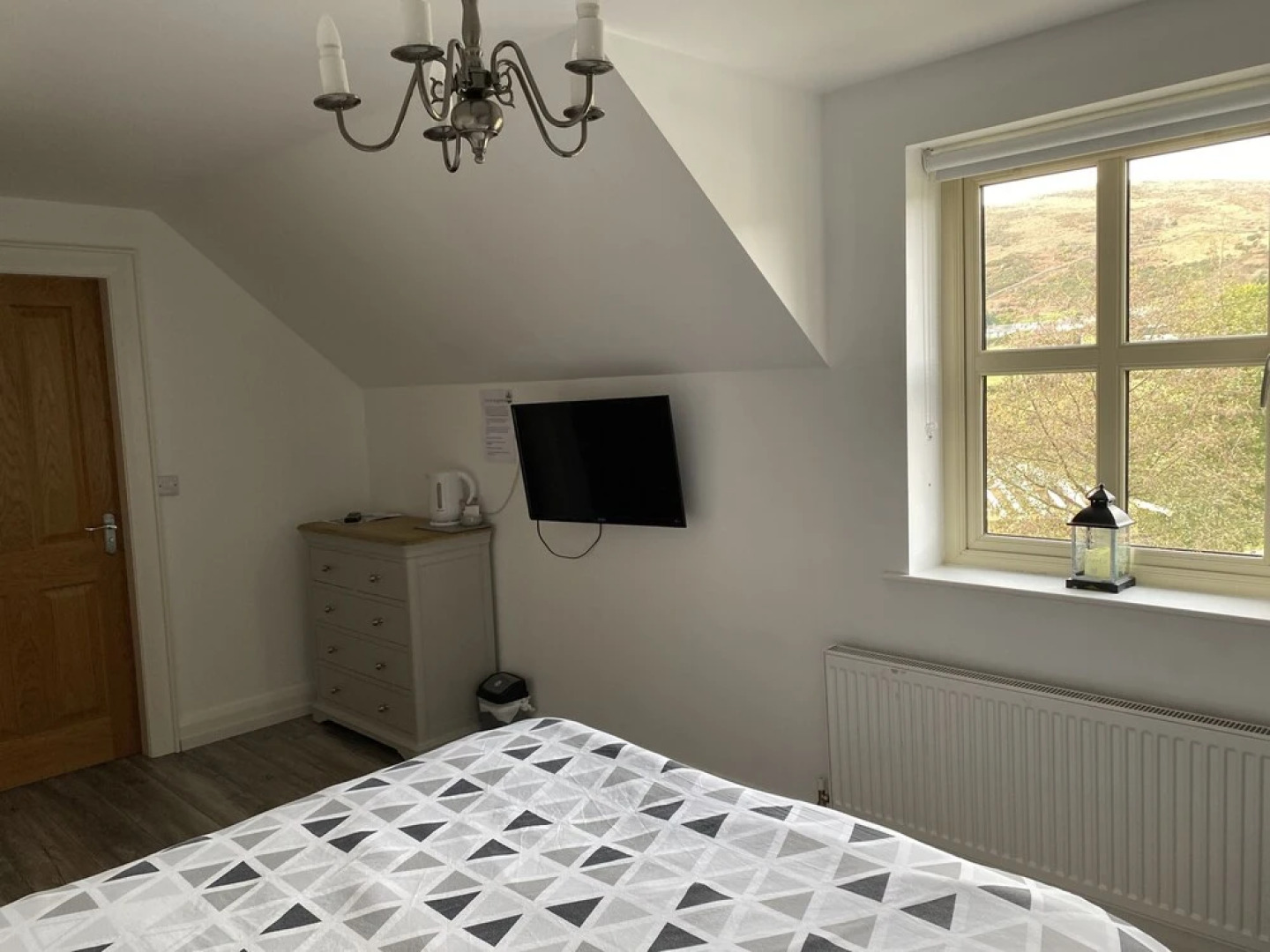 Rostrevor Valley Holiday Park- En-suite Rooms with Hot tub and Private Car Service