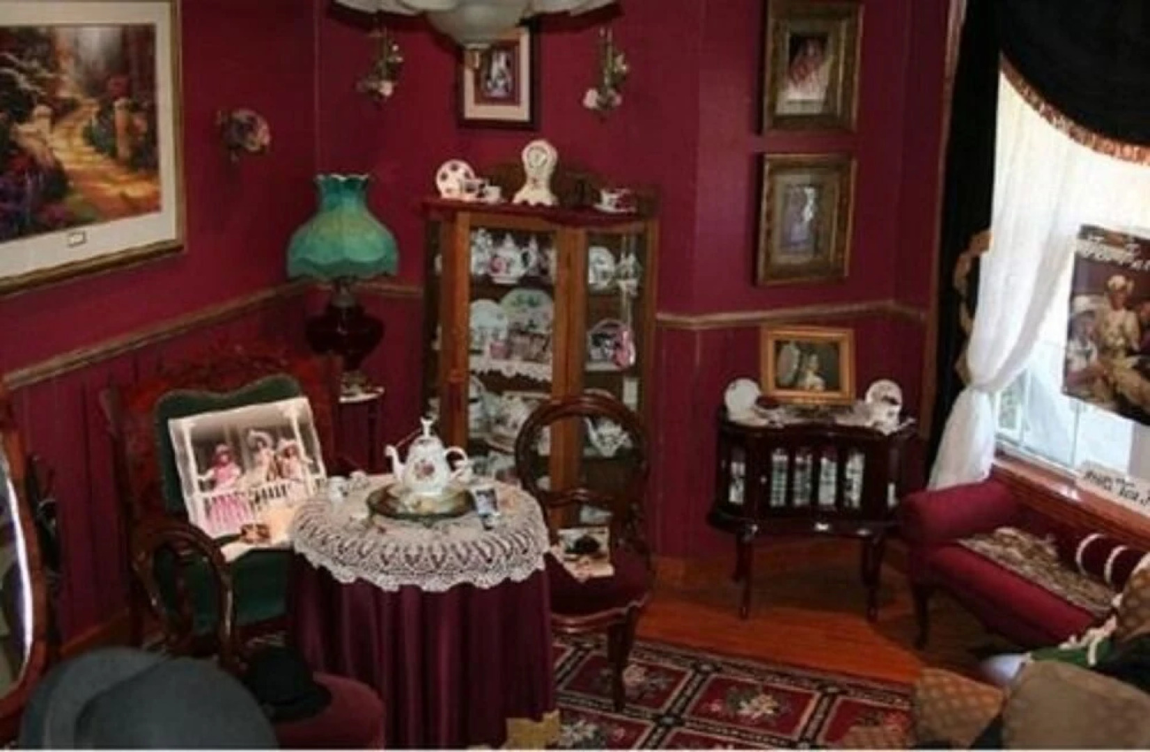 Victorian Country Inn B&B LLC