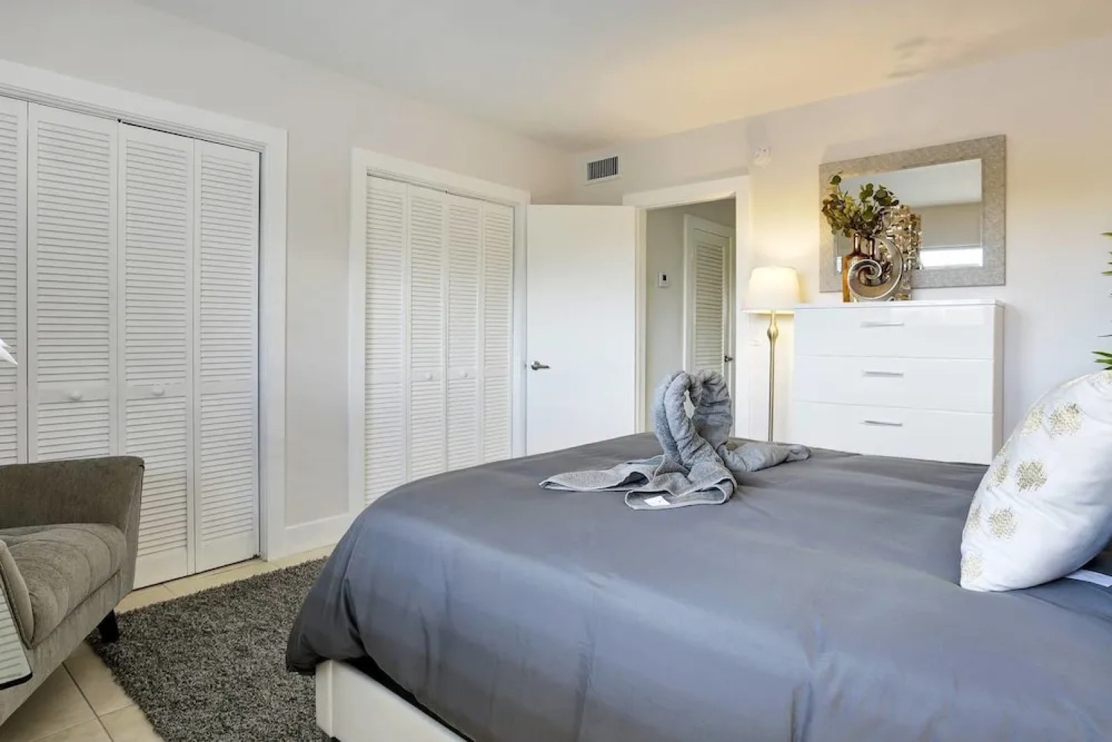 Stylish & Unique 1 BR Designer Waterview APT