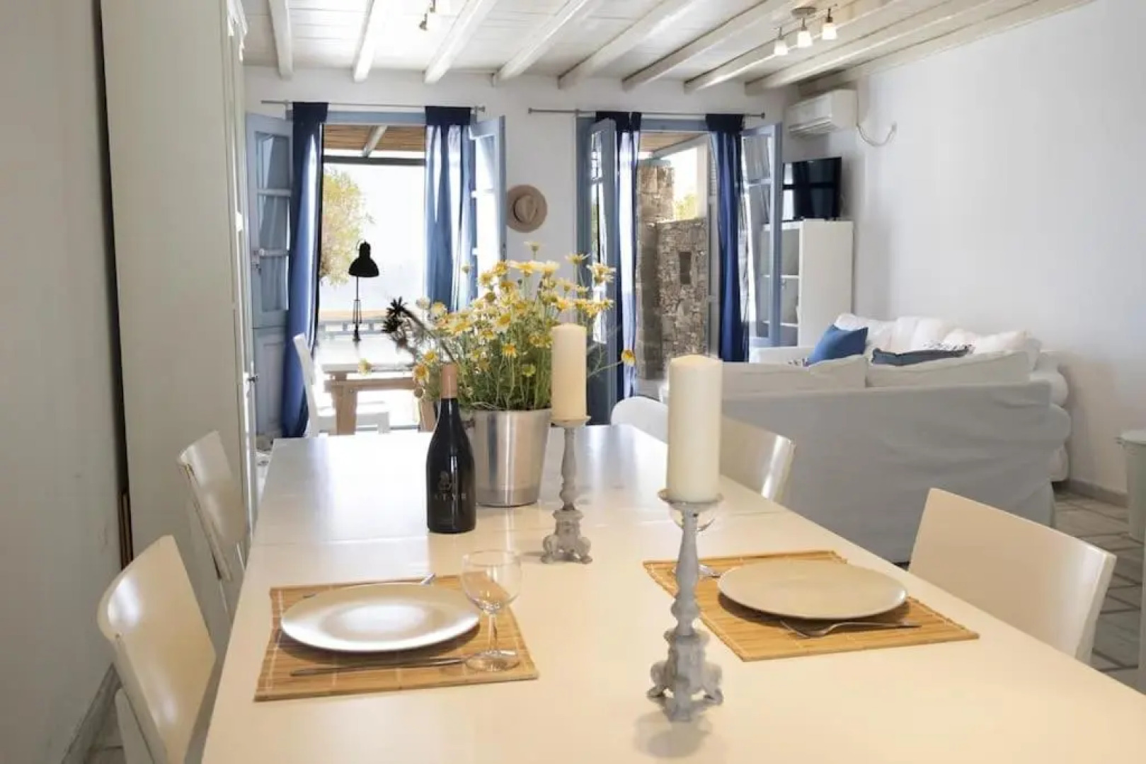 Beachfront 2br apartment - Free parking