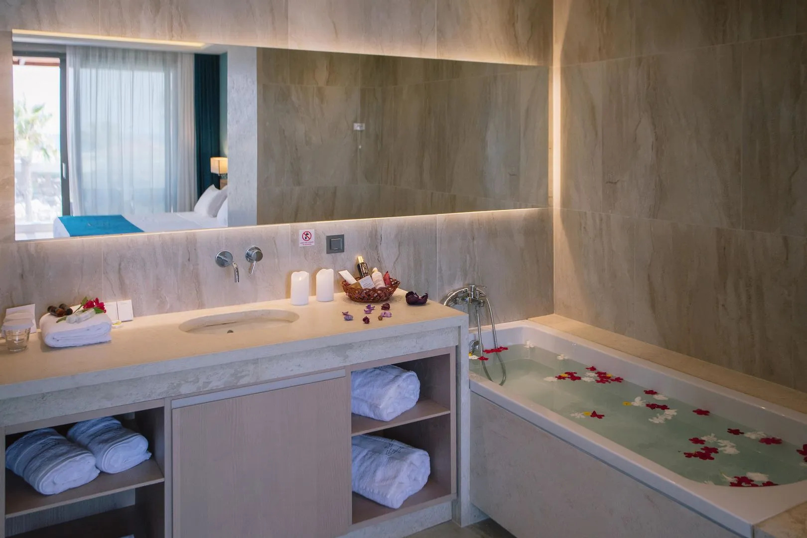 Almуros Beach Resort and Spa