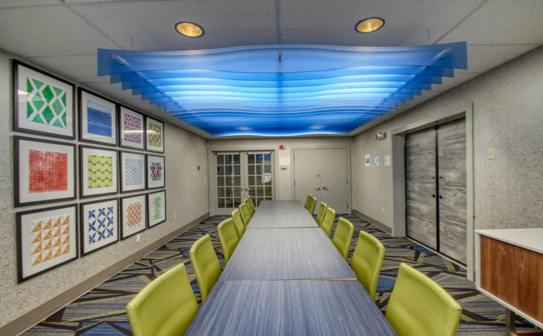 Holiday Inn Express Hotel & Suites Oshkosh by IHG