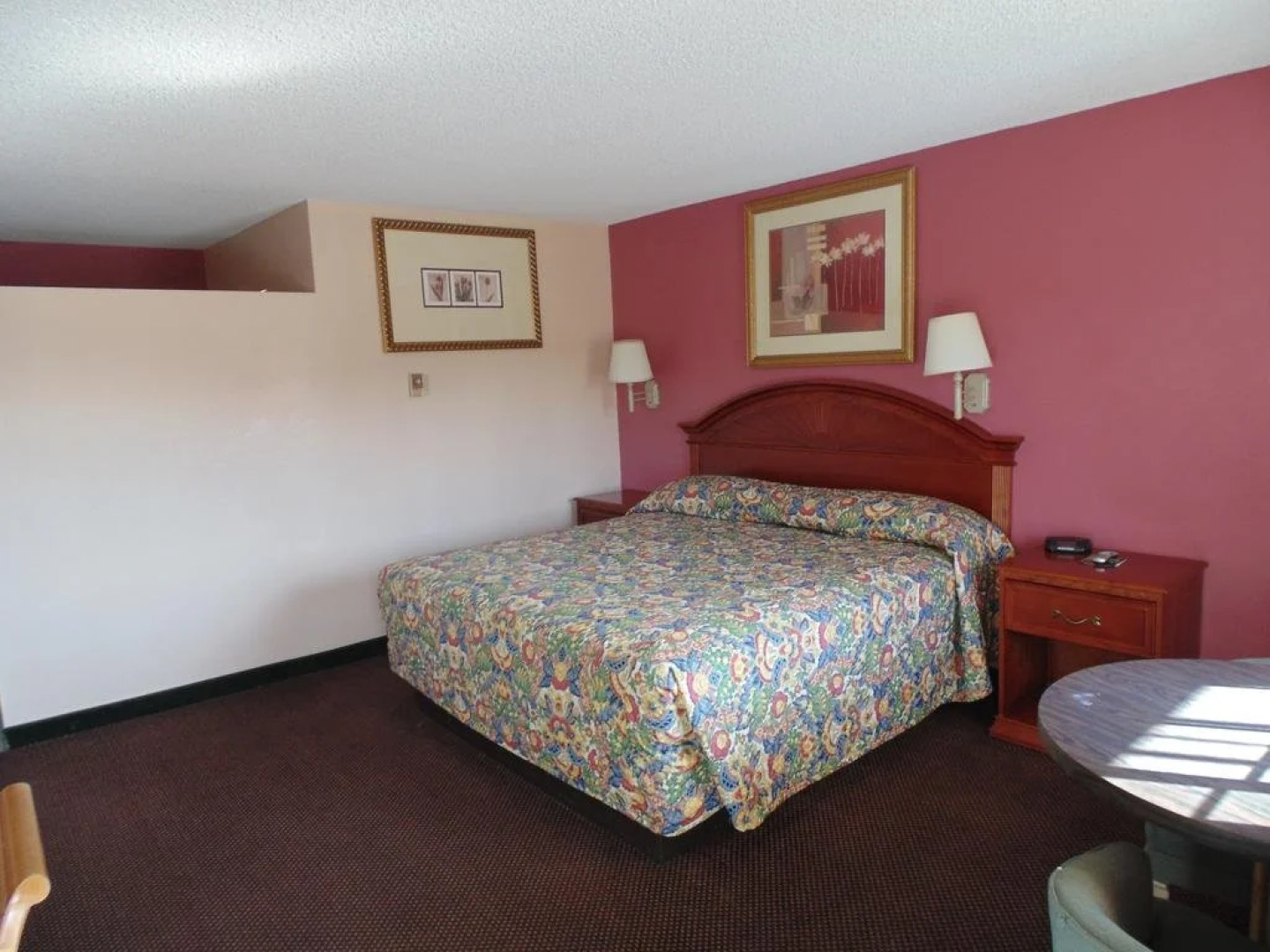 Western Inn & Suites