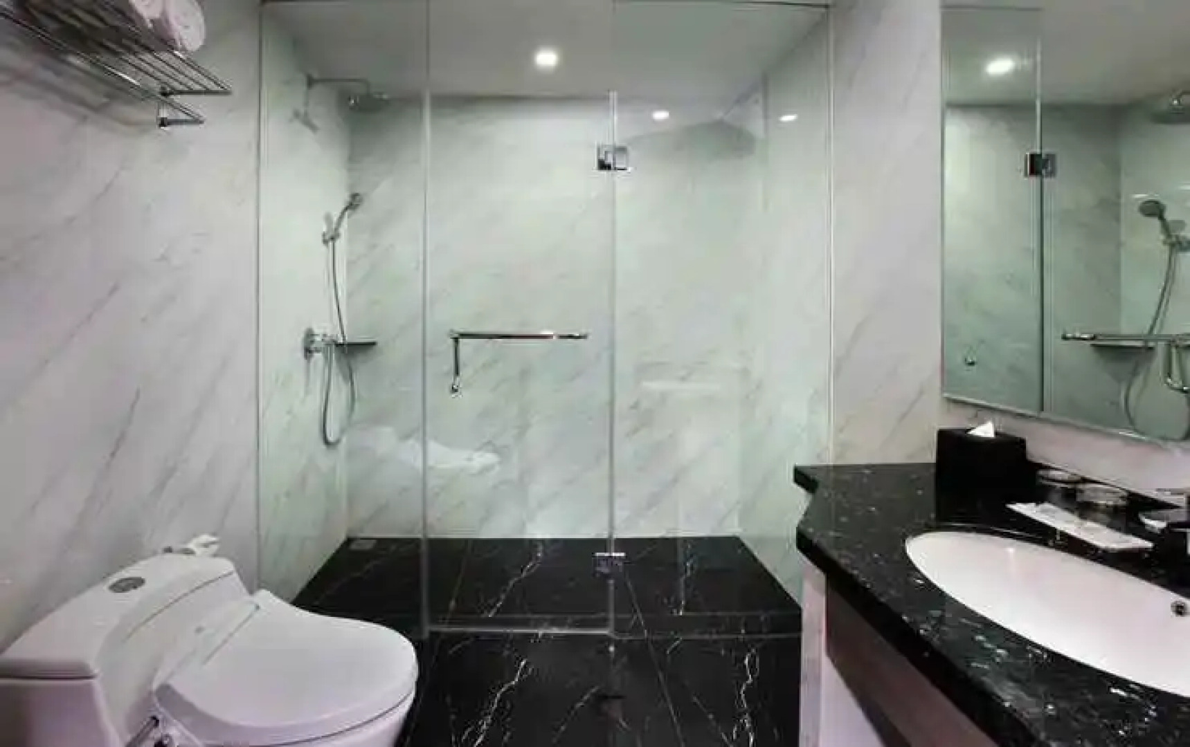 pyramid suites Hotel