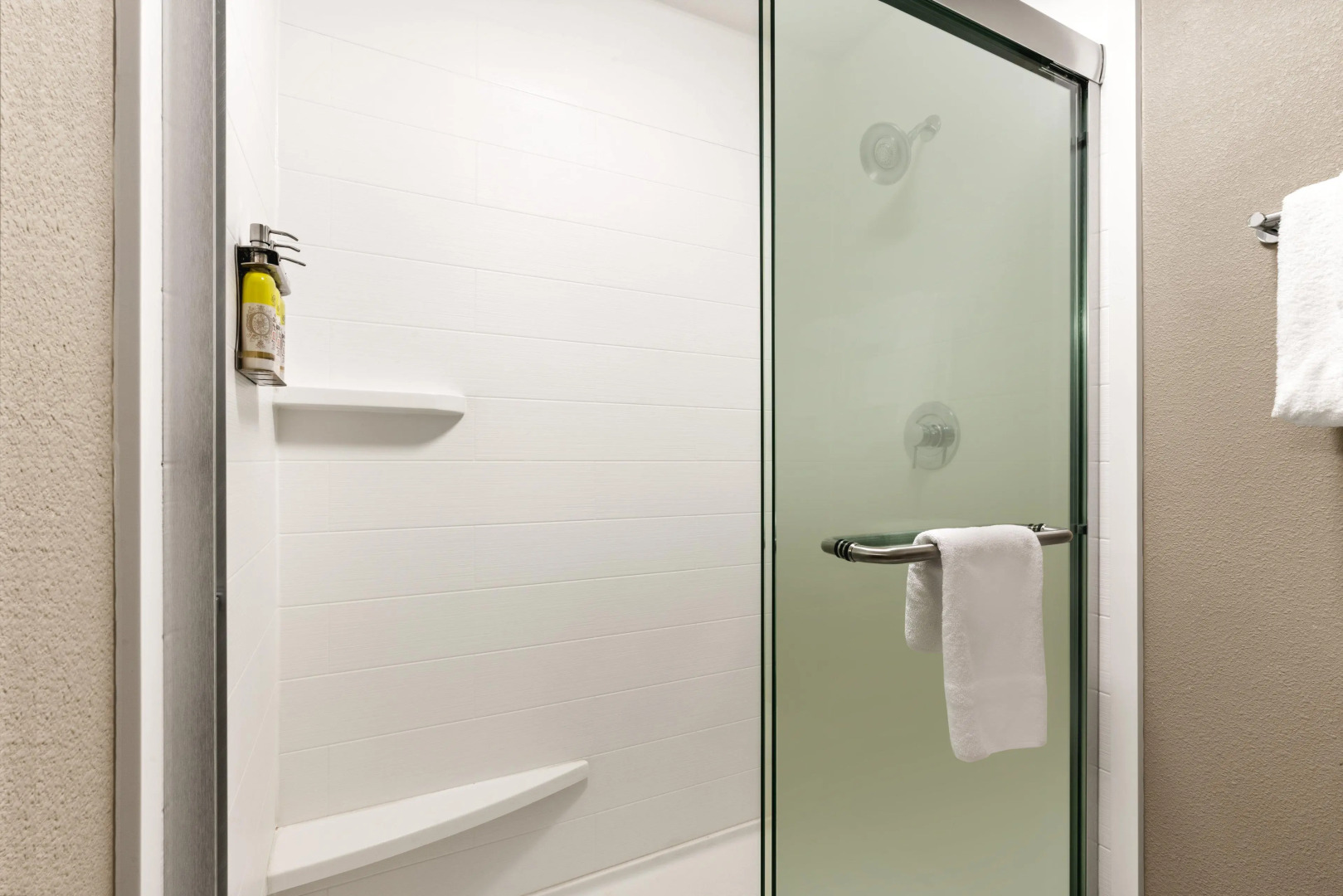 Holiday Inn Express Portland SE- Clackamas Area by IHG