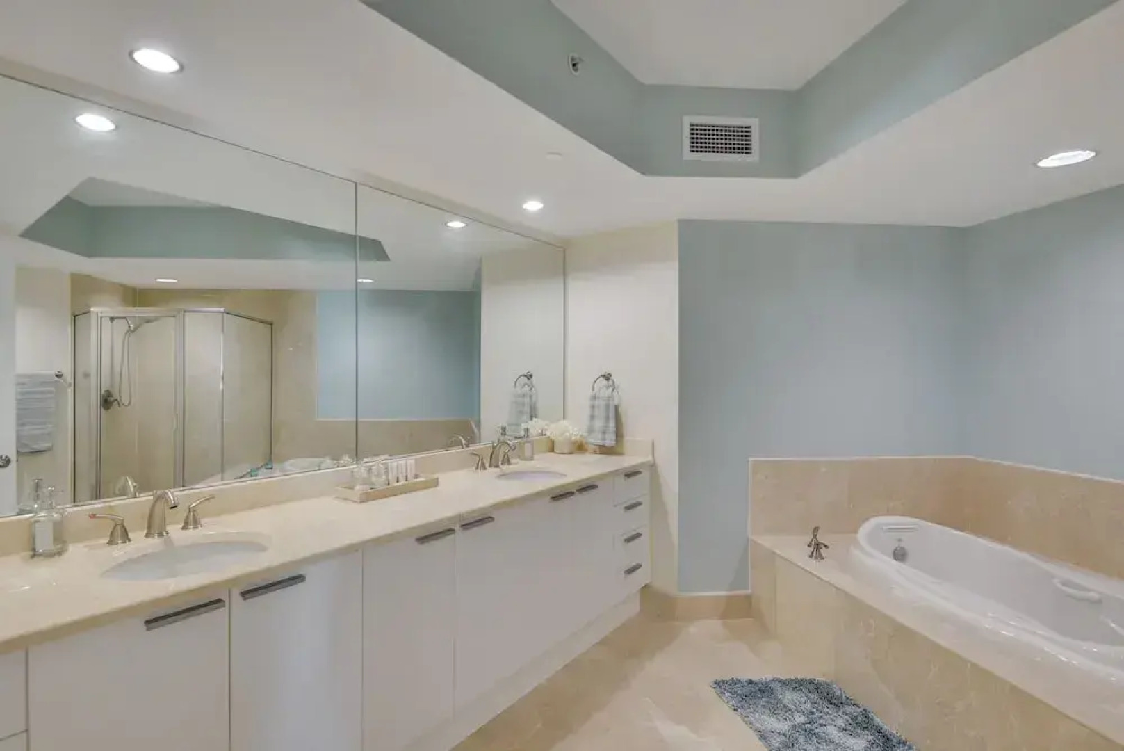 Luxe Resort Condo - 2 Mi to Daytona Beach!