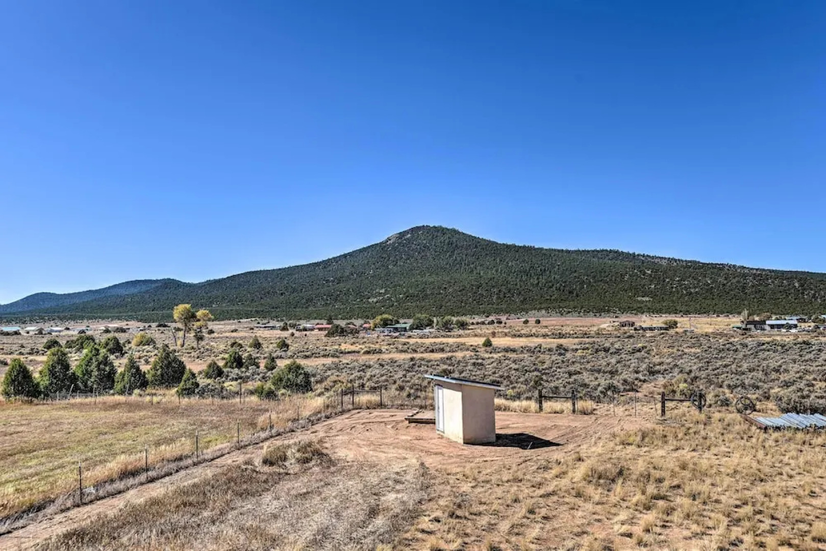 Questa Home w/ Views - 13 Mi to Red River Skiing!