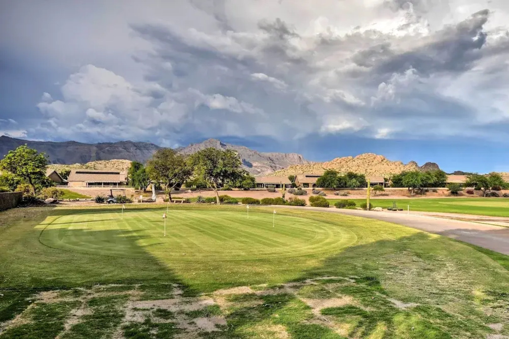 Gold Canyon Getaway w/ Golf + Community Perks