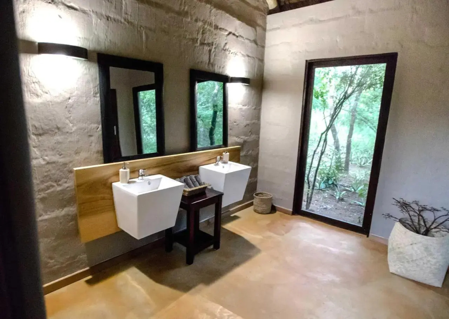Royal Thonga Safari Lodge