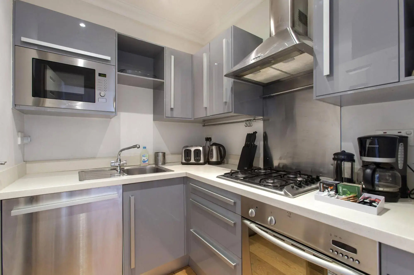 Club Living - Hyde Park Apartments