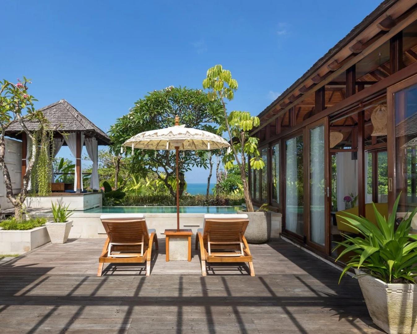 Fascinating Beachfront 2 Br Villa in Seminyak