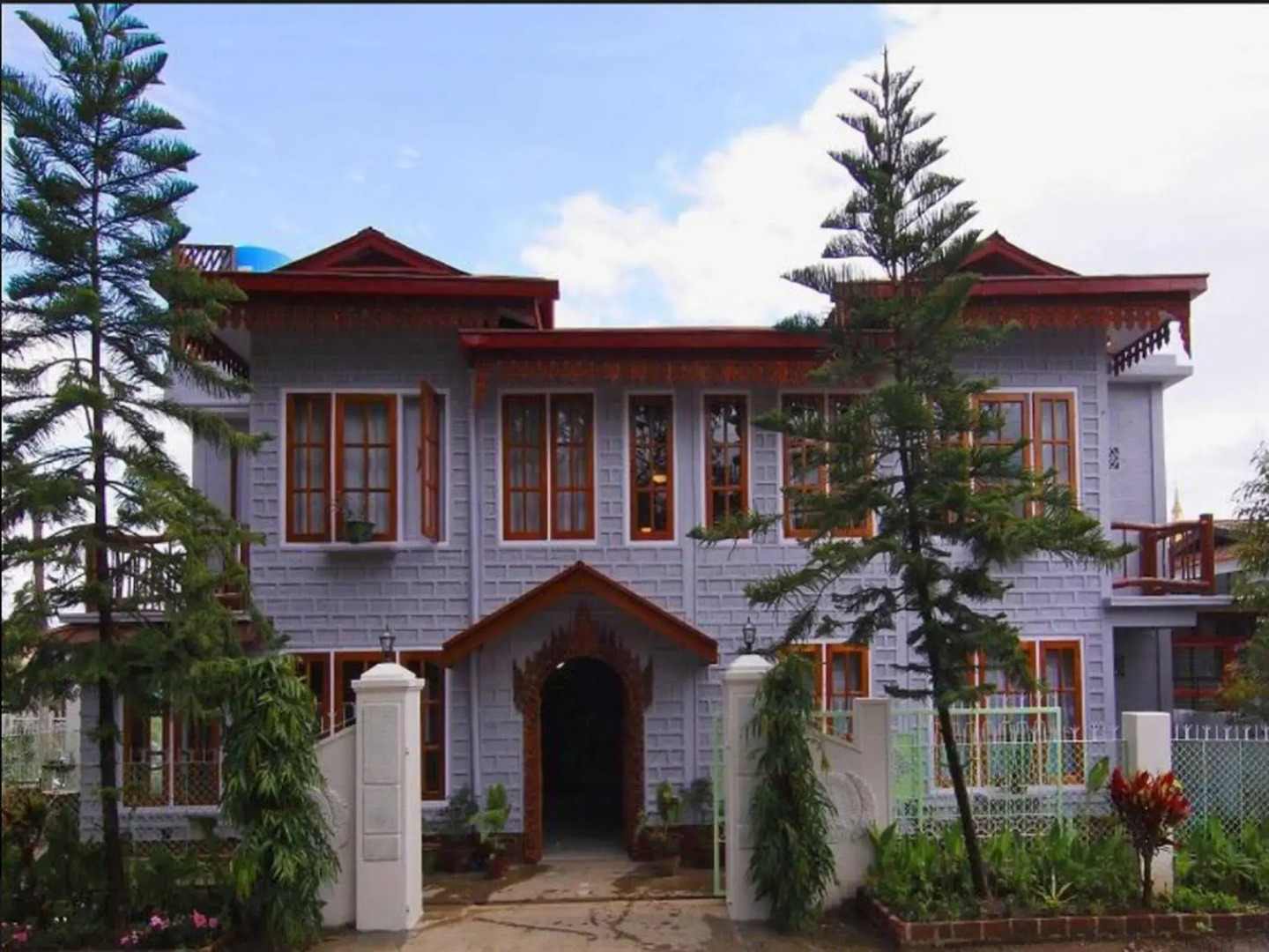 Golden Empress Hotel