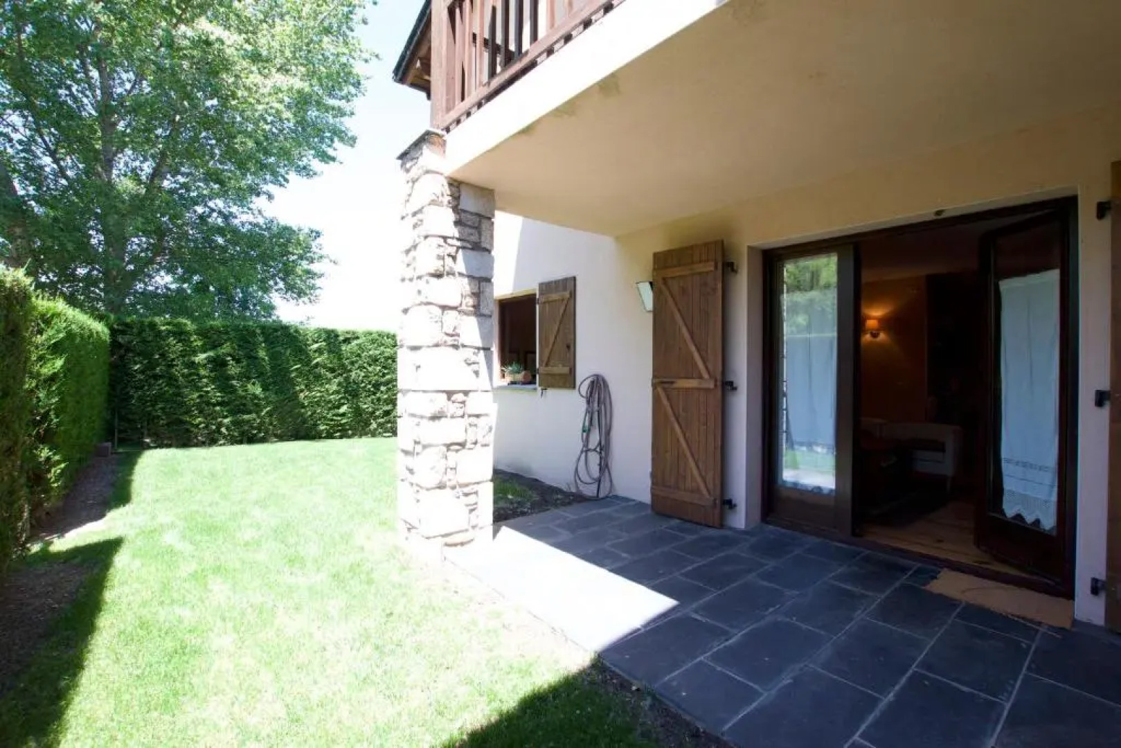 Apartamento con jardín Err