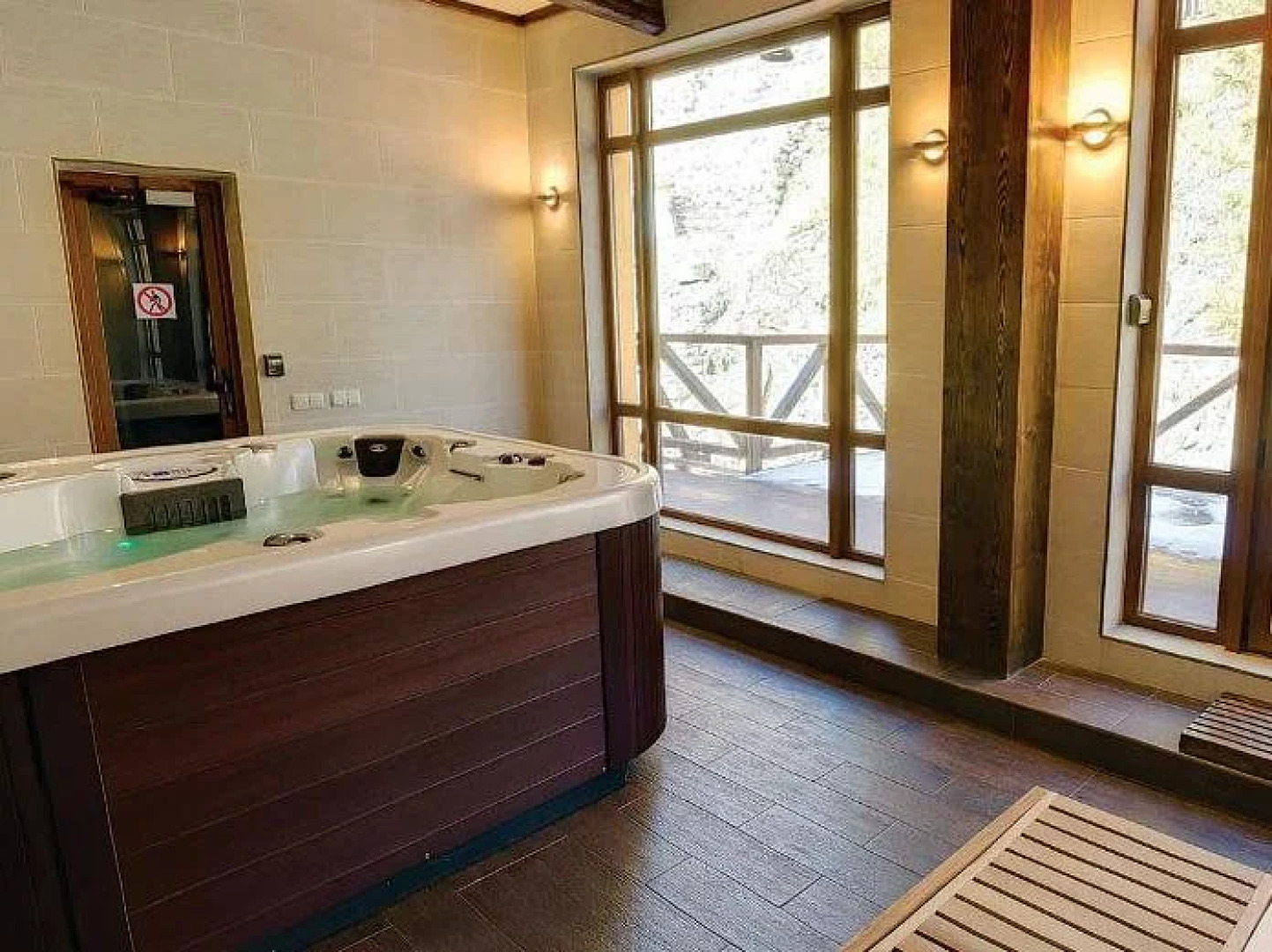 ZimaSnow Ski & Spa Club