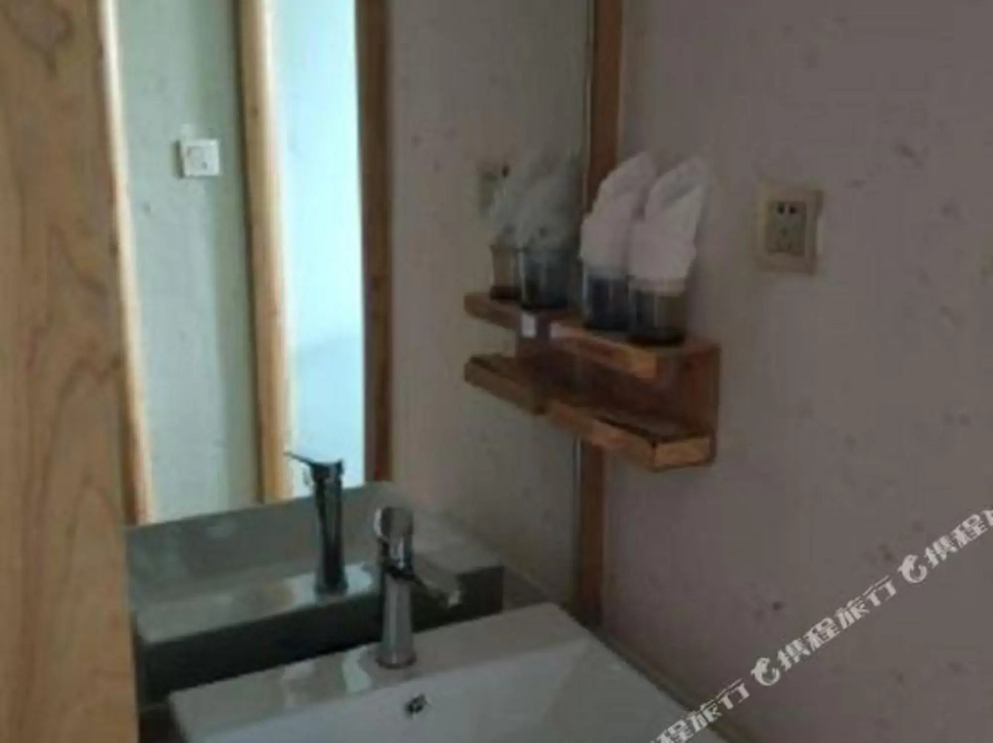 Zhengba Shilixiang Courtyard (Luding Daduhe Bridge)