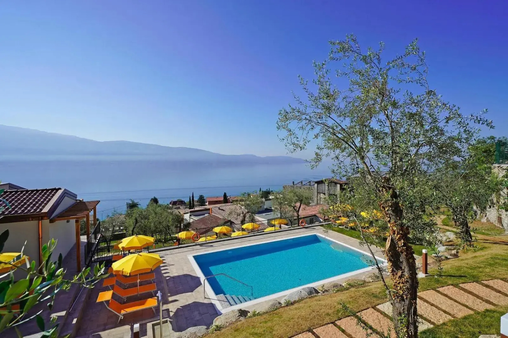 Residence Dany Appartamenti Con Cucina Vista Lago Piscina E Parcheggio