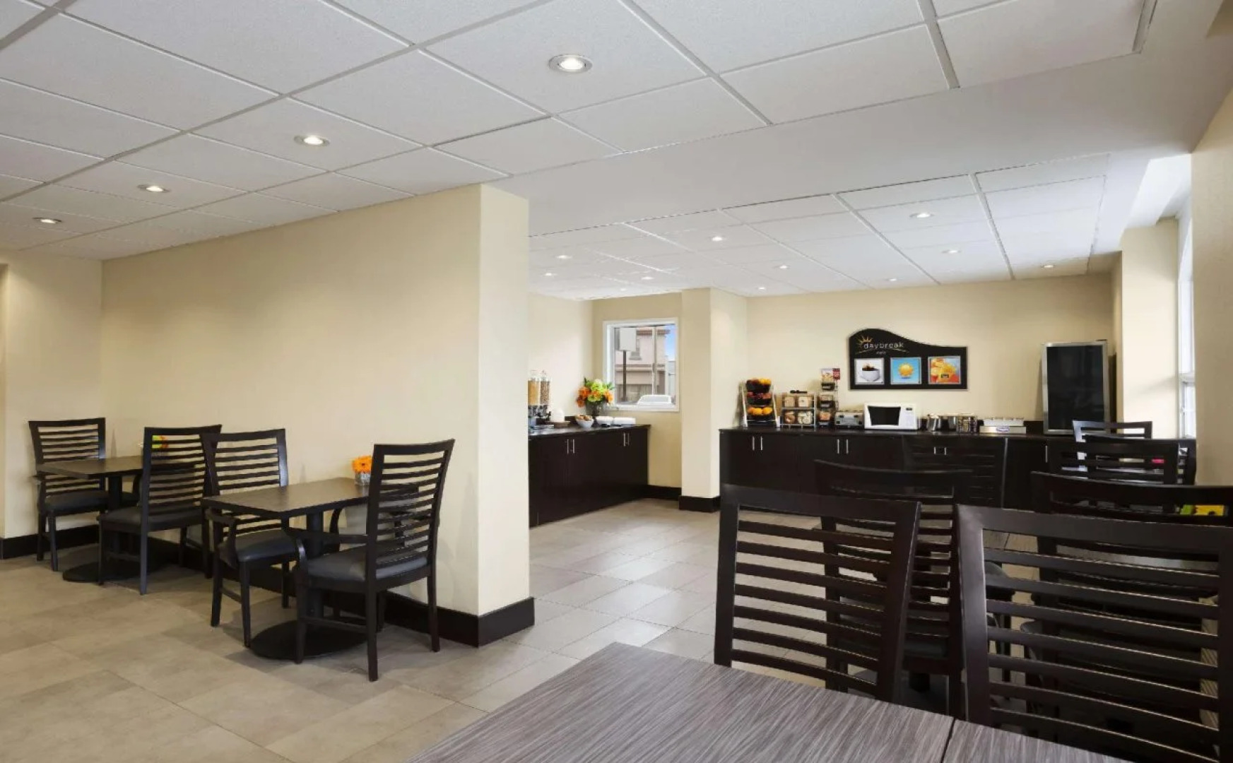 Days Inn & Suites North Bay