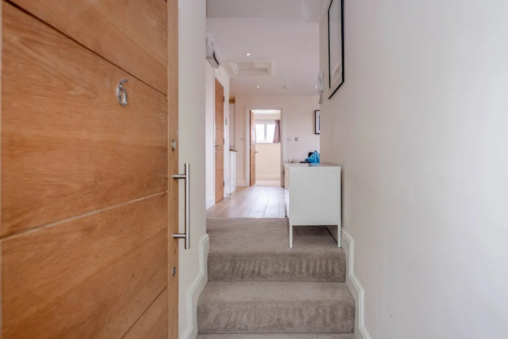 Luxury 1 Bedroom Apartment with Parking