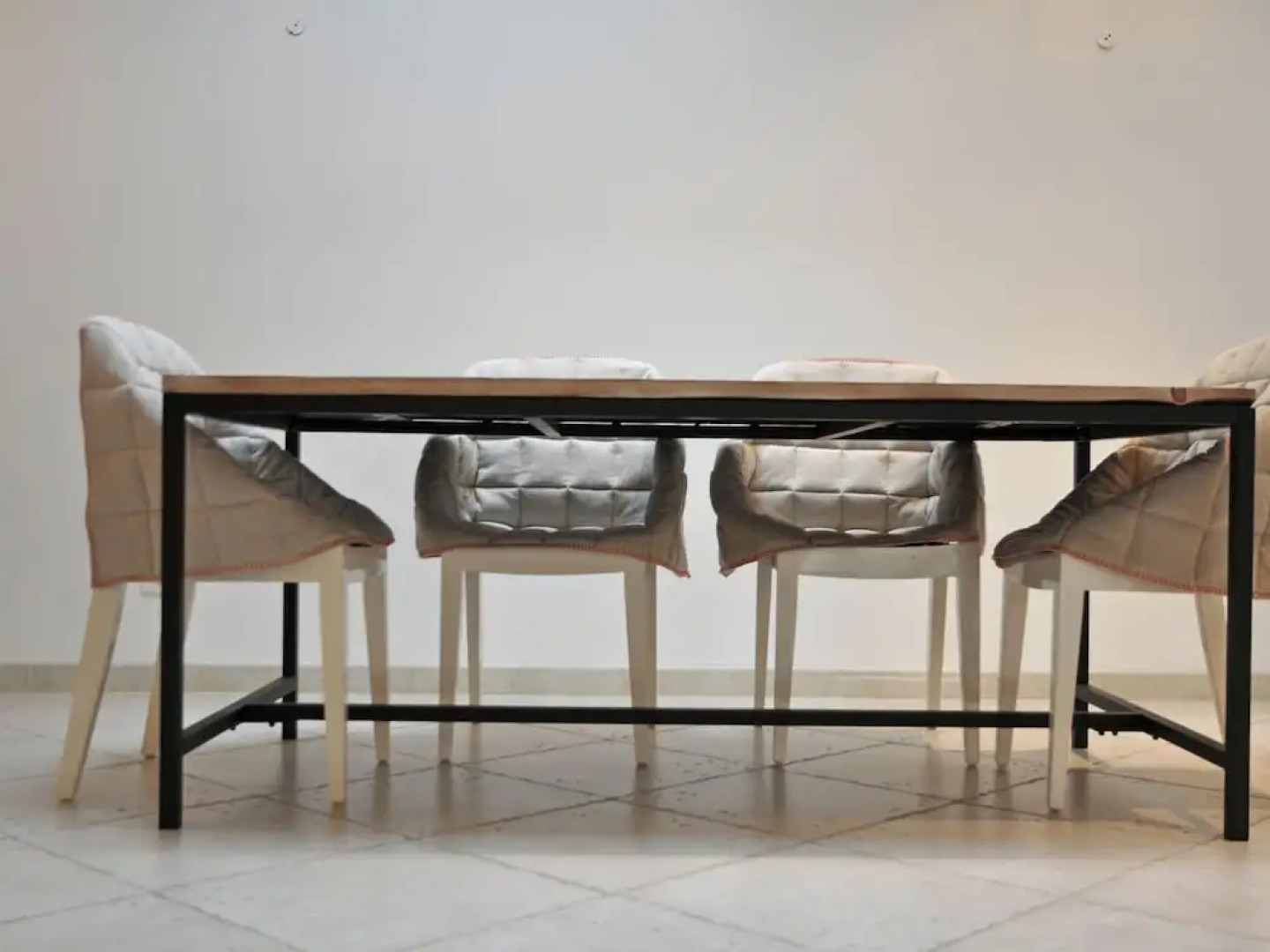 Beautiful and Stylish Town House With Private Swimming Pool in the Middle of Cavaillon