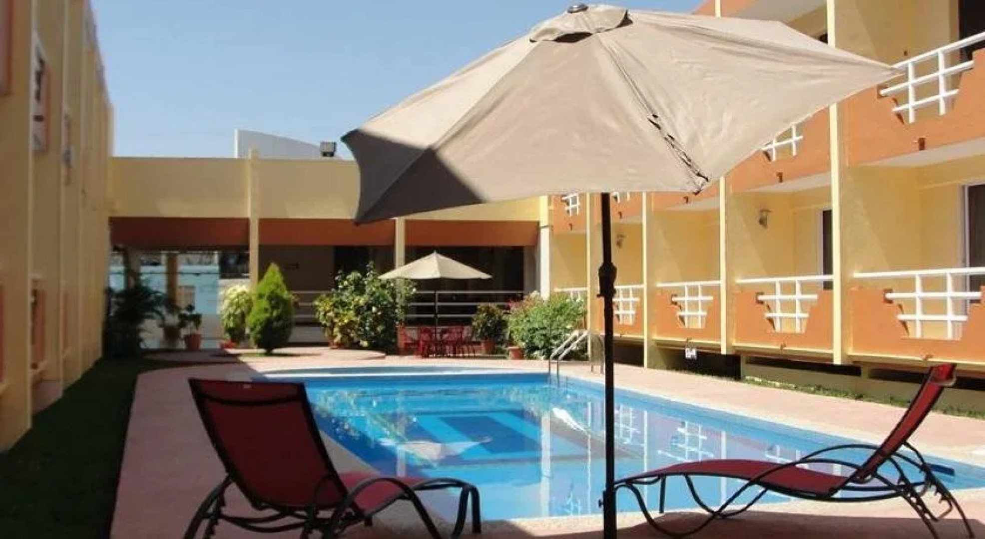 Hotel La Media Luna Inn