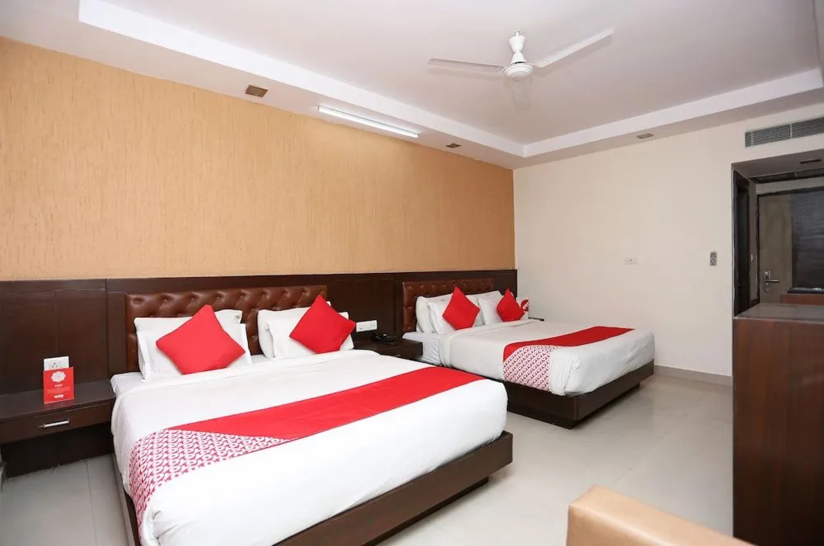 OYO 4926 Hotel Le central