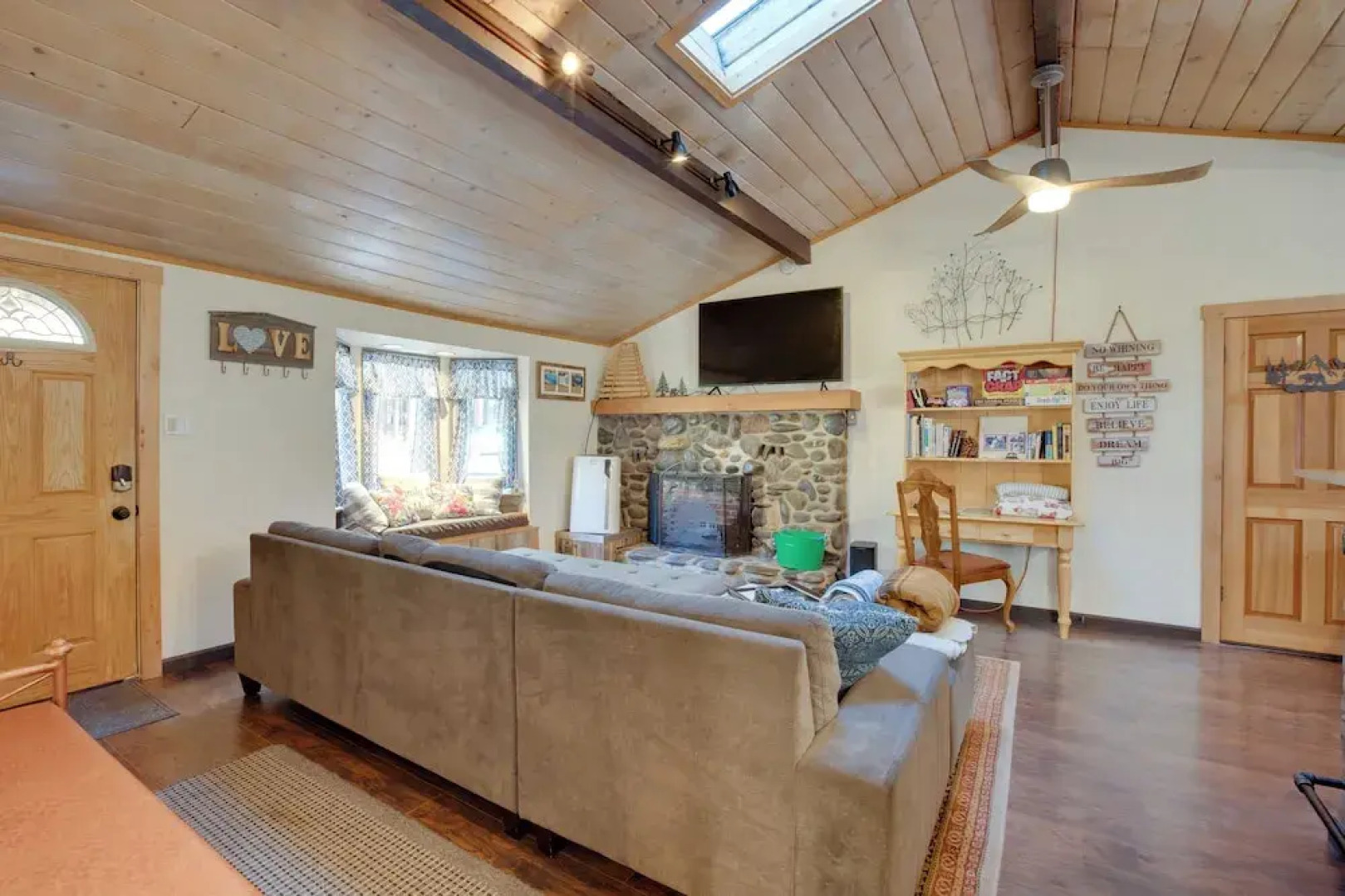 Tahoe Home 3 Mi to Heavenly Mountain Resort!