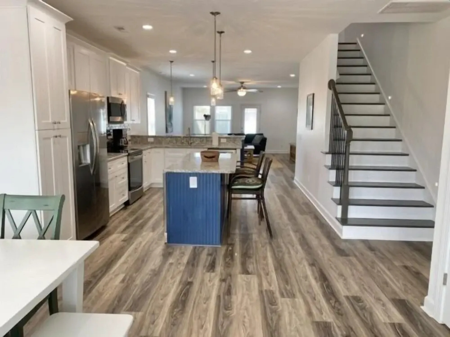 Hale Makai - Relaxing Family Vacation Just A Block From The Beach! Amazing Sunrise And Sunset Views From Four Decks! 3 Bedroom Townhouse by Redawning