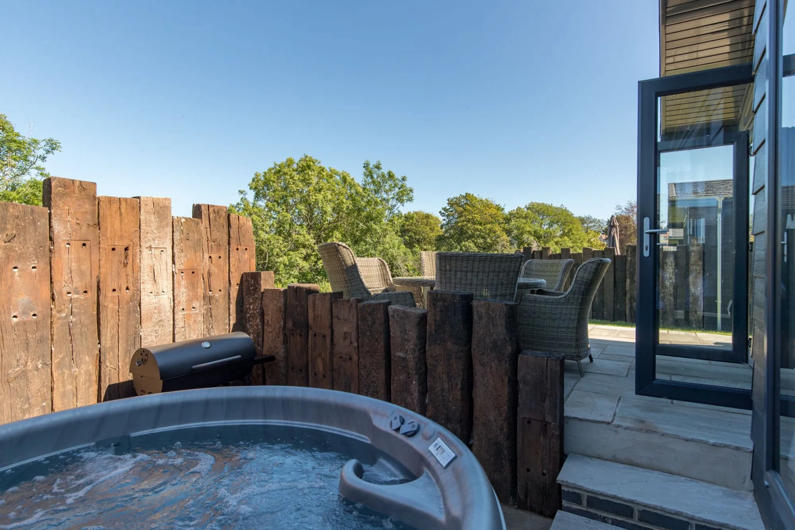 Dewin Bach - Luxury Lodge, Hot Tub, Close to Beach