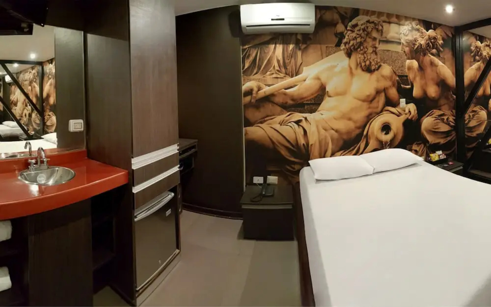 Qollana Business Hotel