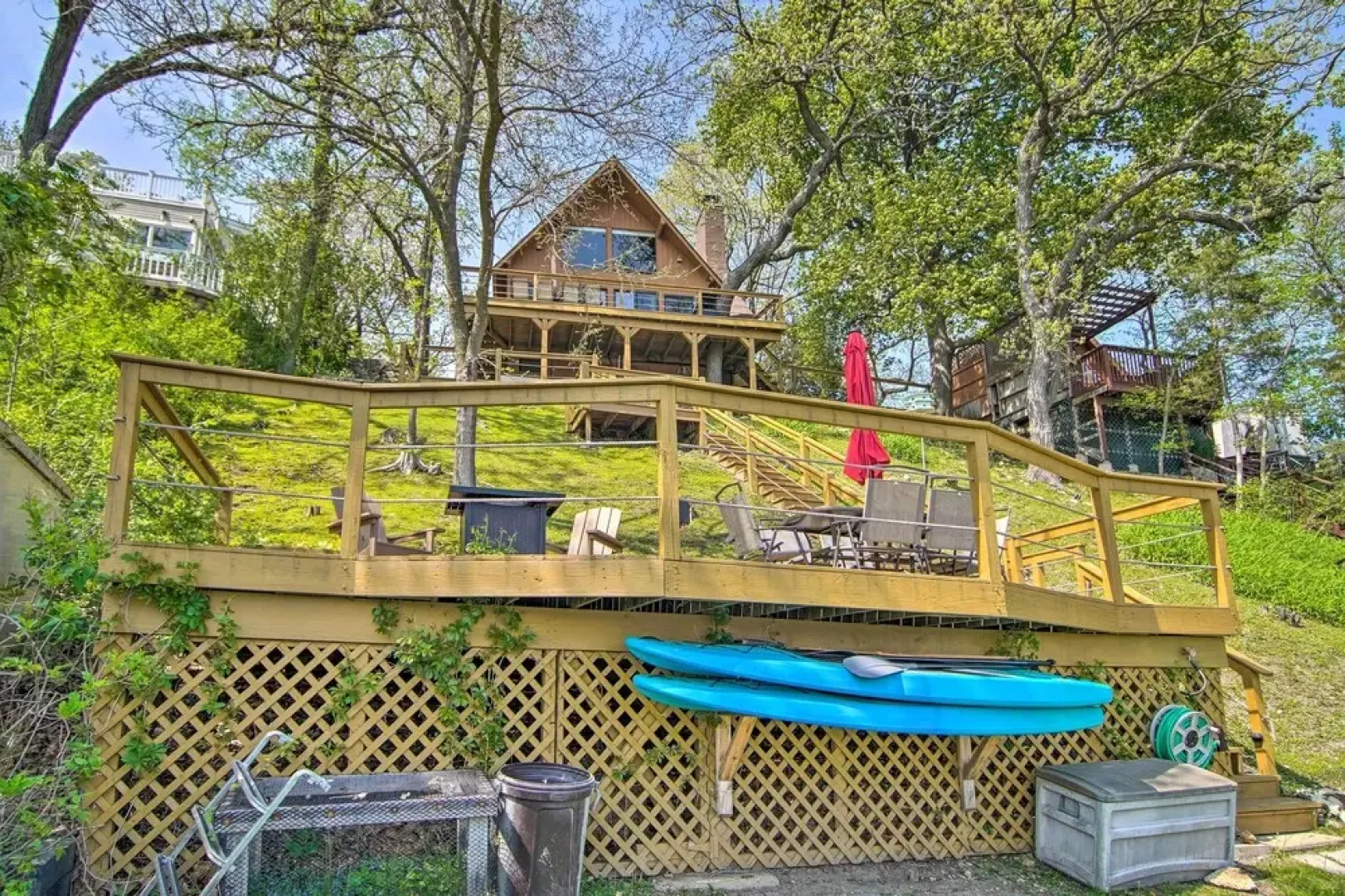 Serene Lakefront Escape: Boat Dock & Grill!